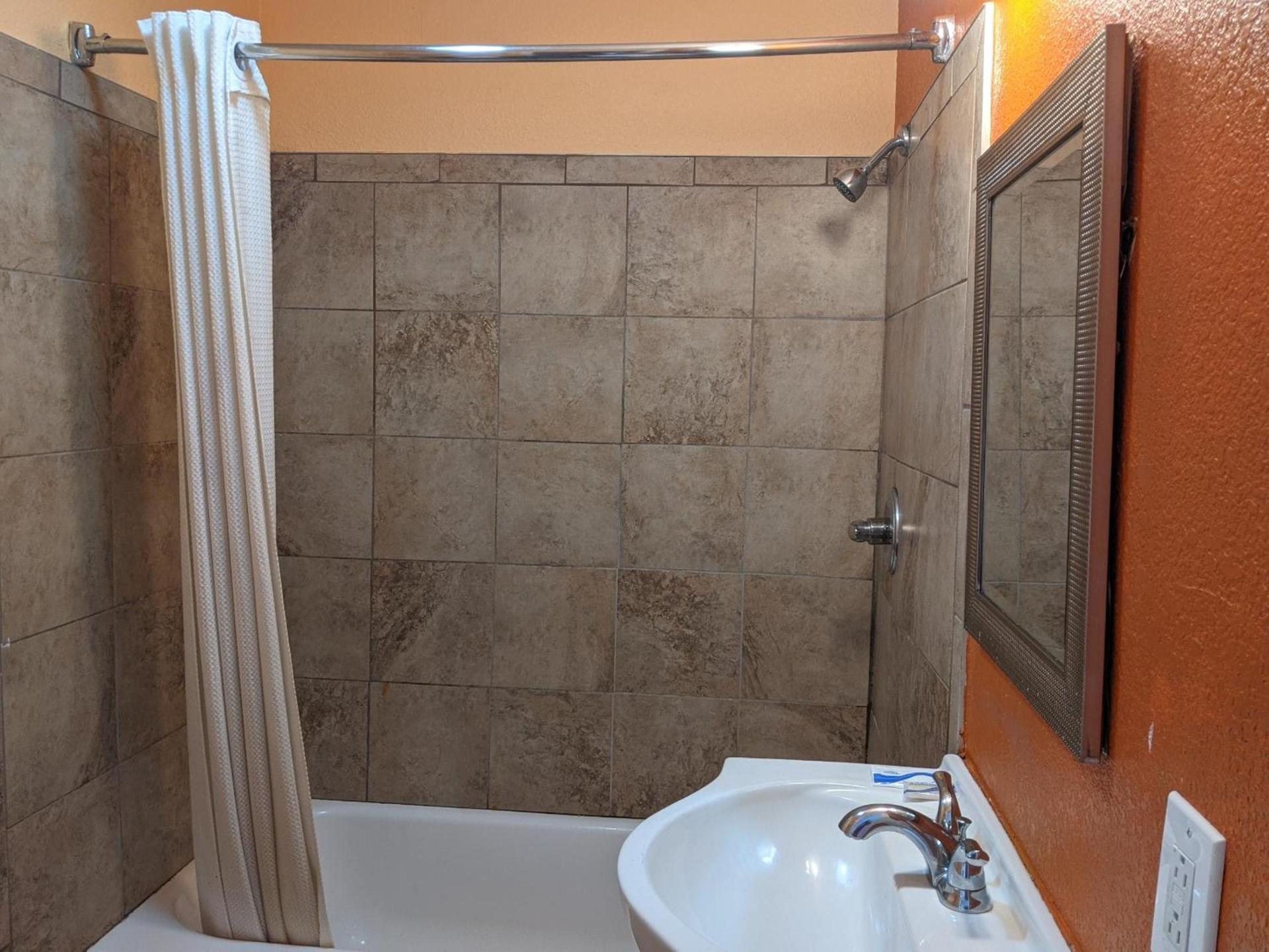 Budget Inn photo 17