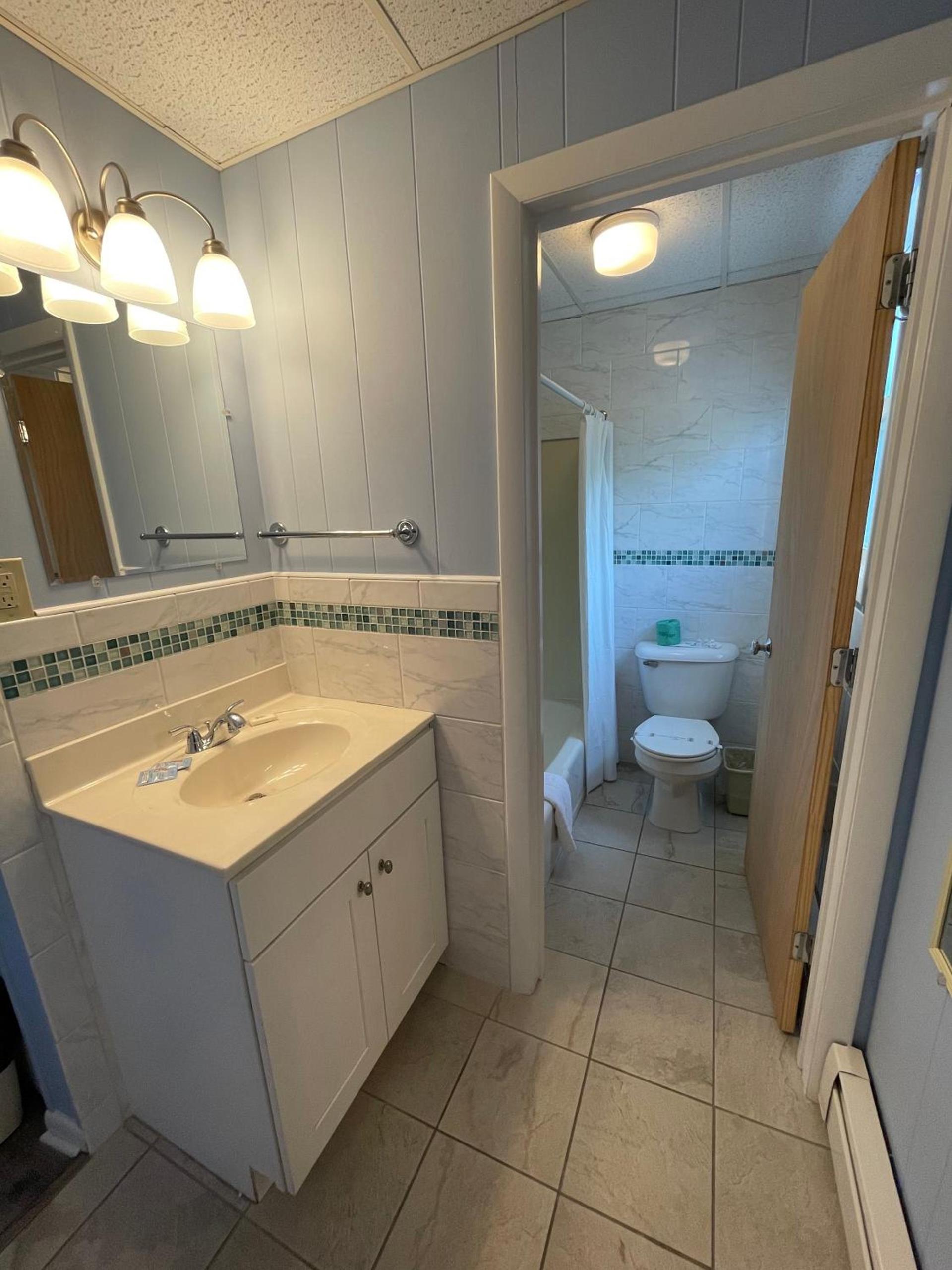 Beau Rivage Motel photo 52