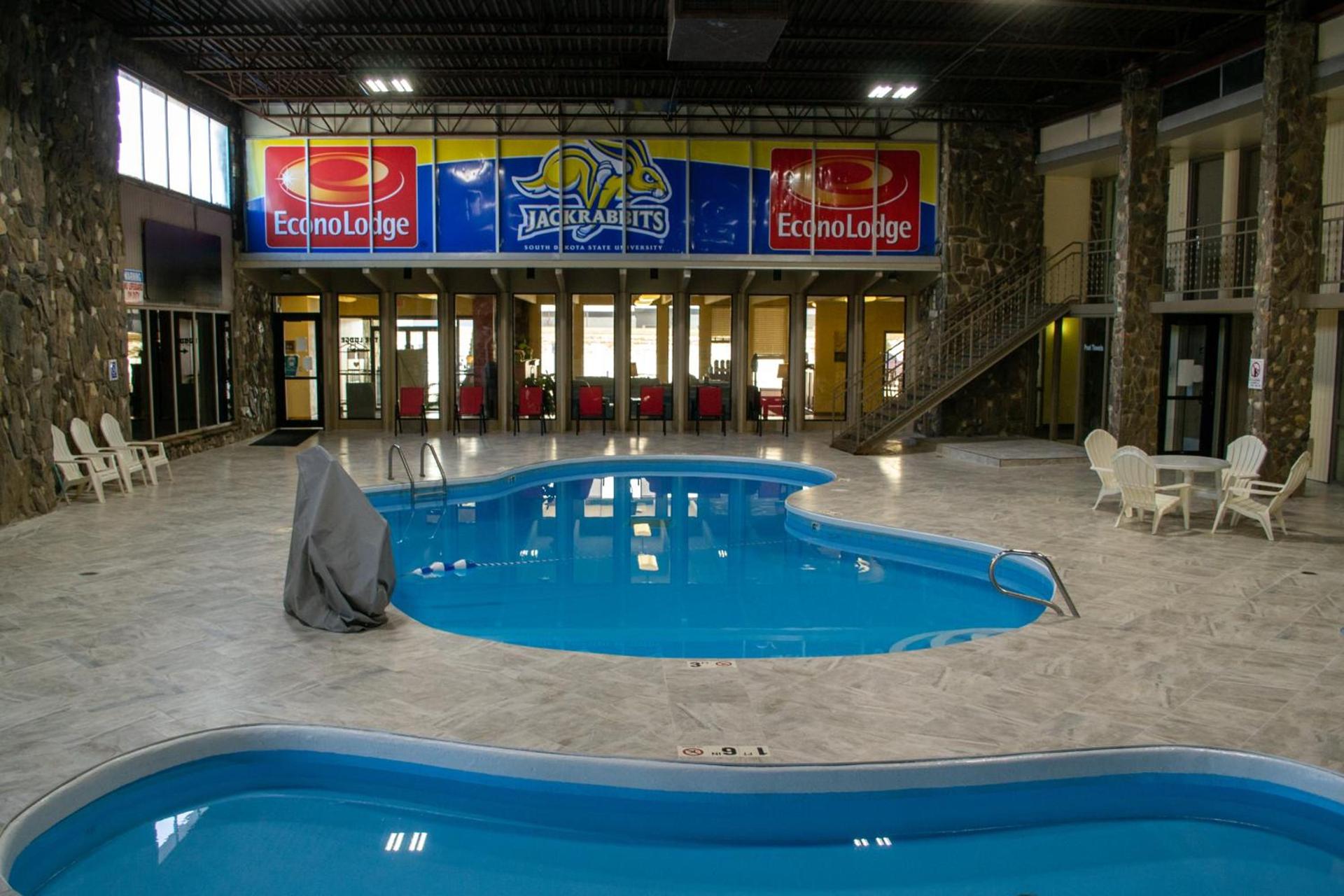 Econo Lodge Inn & Suites Brookings photo 11