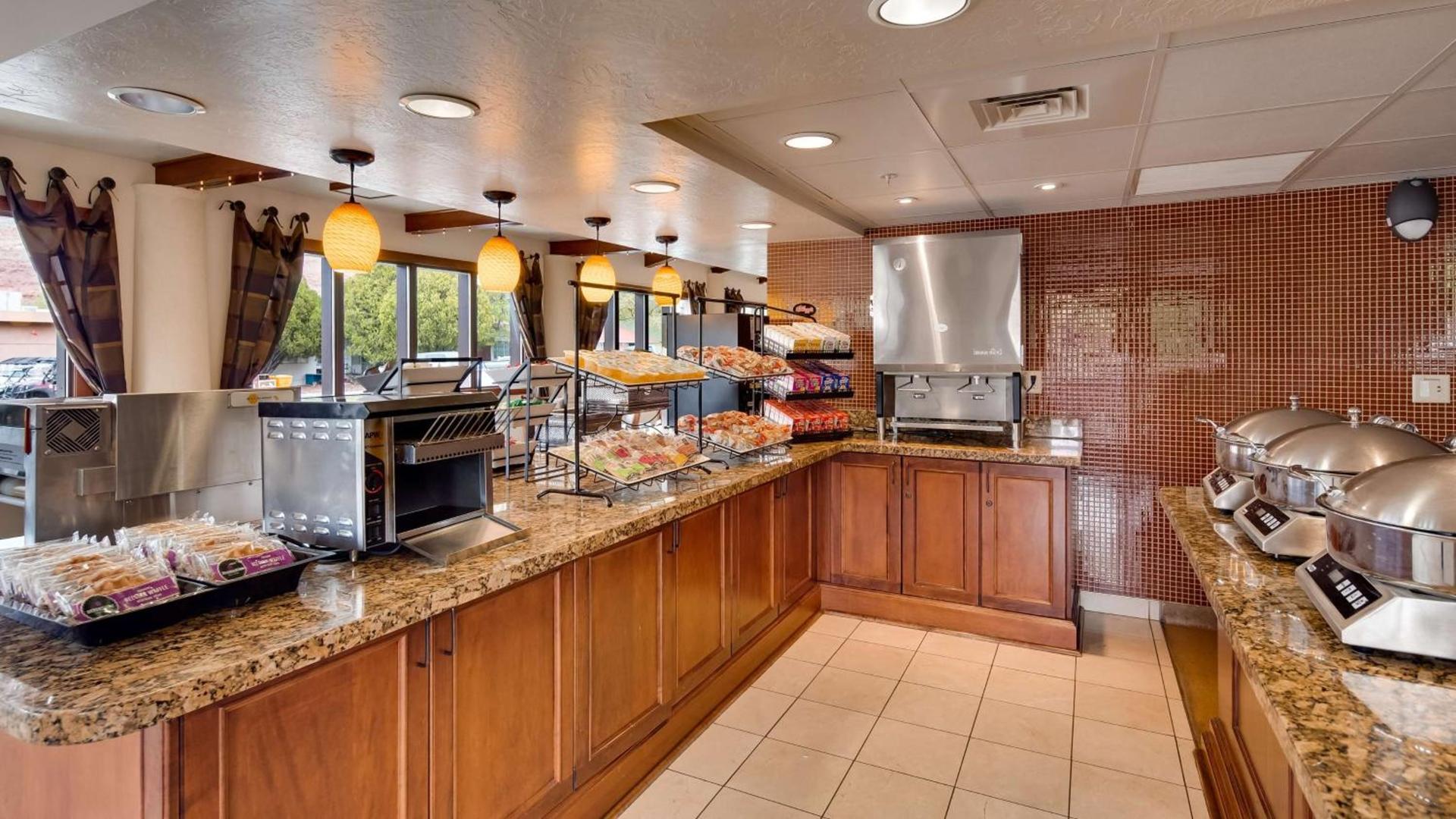 Best Western Plus Greenwell Inn photo 13