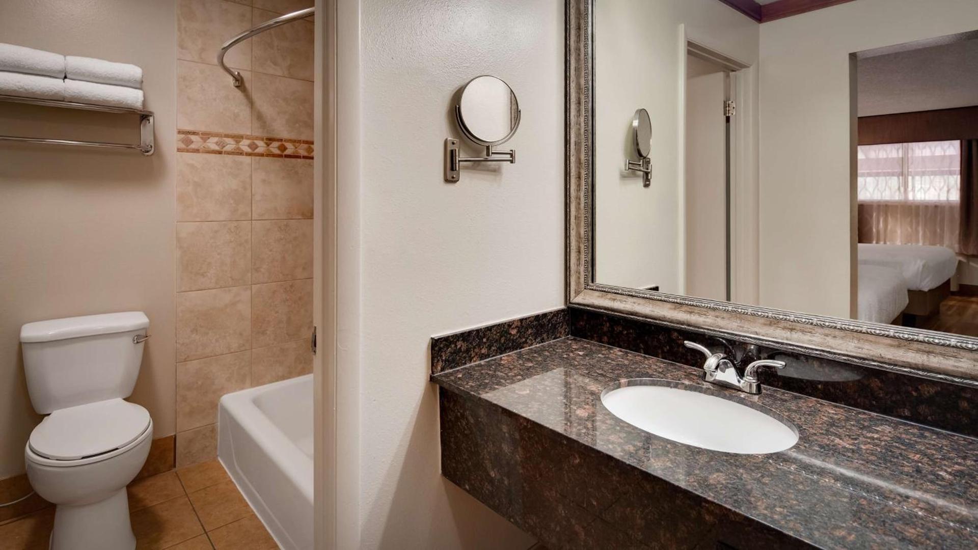 Best Western Plus Greenwell Inn photo 41