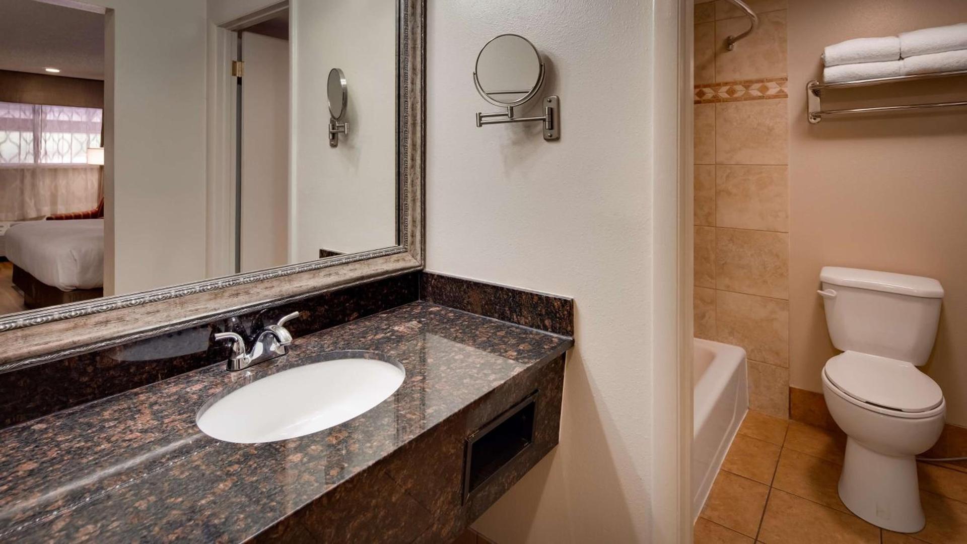 Best Western Plus Greenwell Inn photo 43