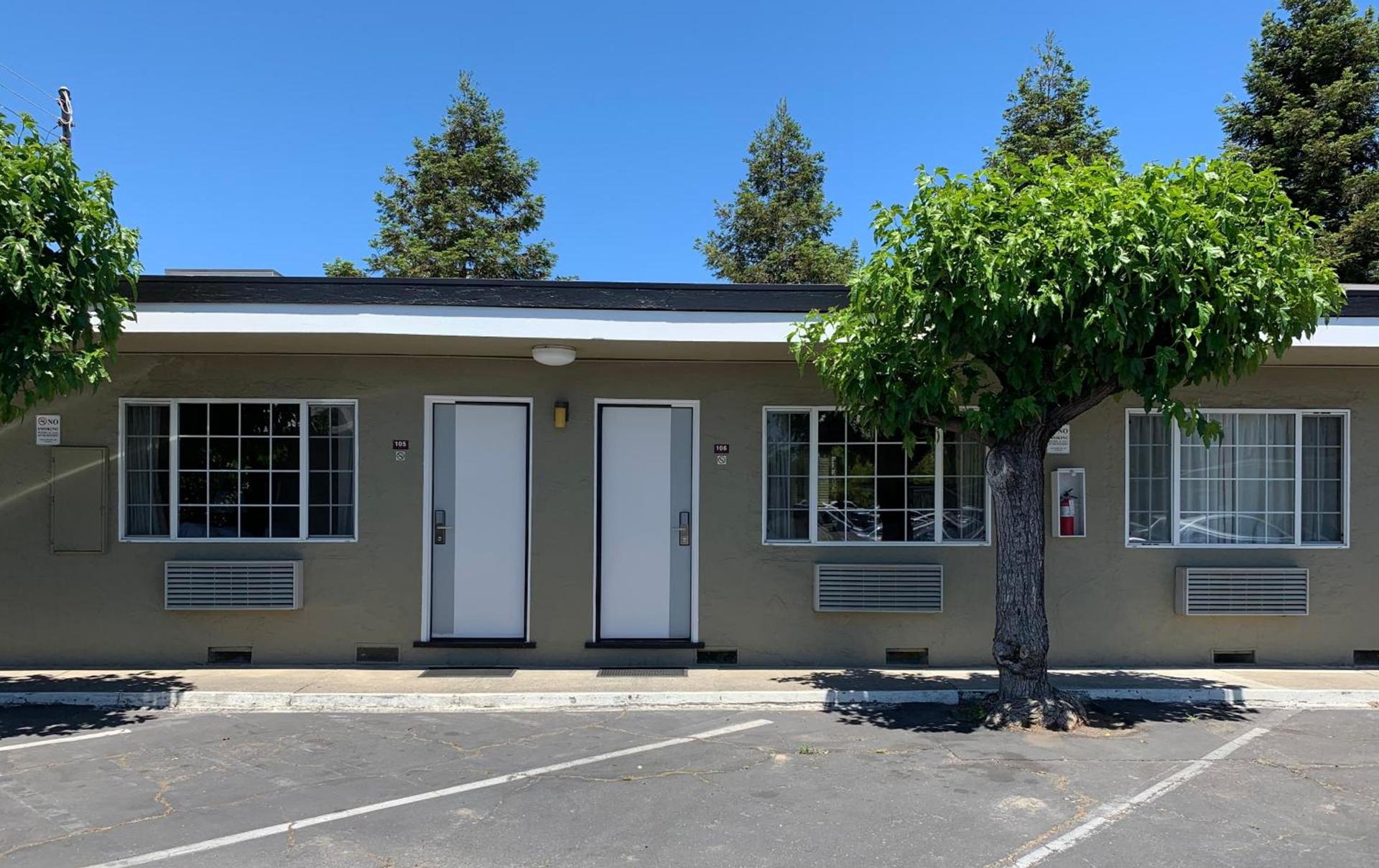 Redwood Inn photo 4