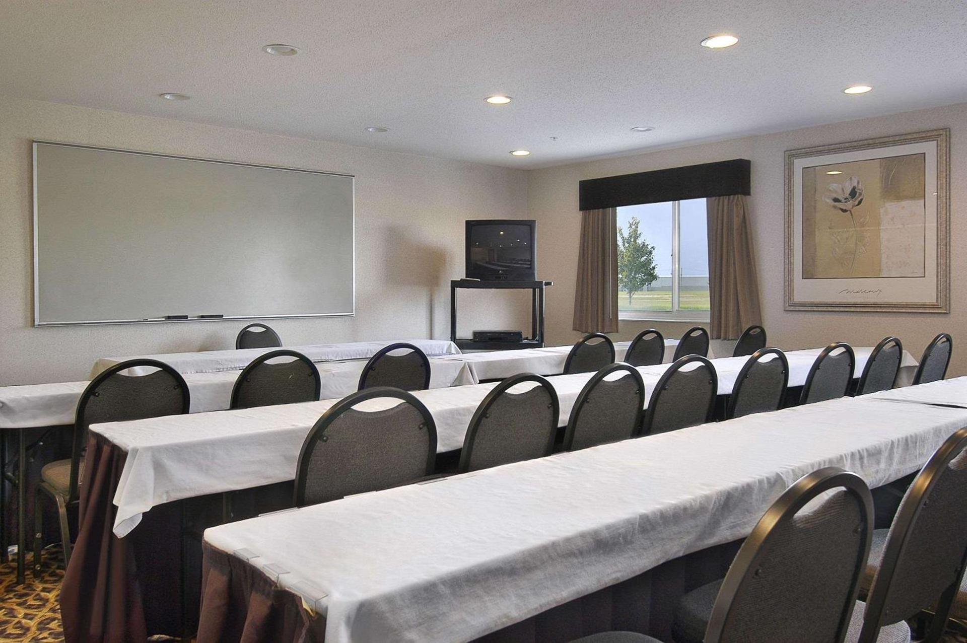 Baymont by Wyndham Columbus/Rickenbacker photo 15