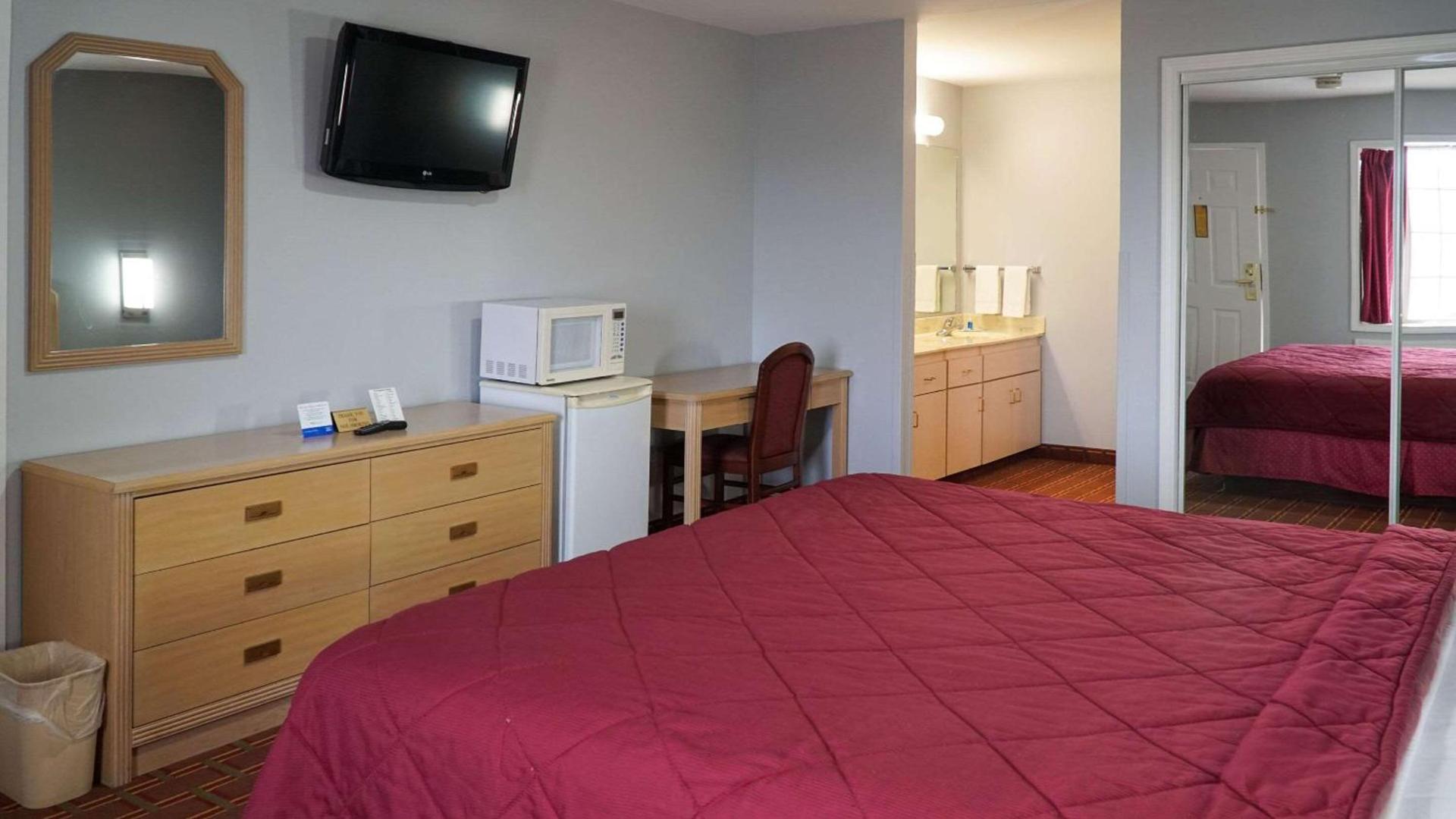 Rodeway Inn Beebe photo 25
