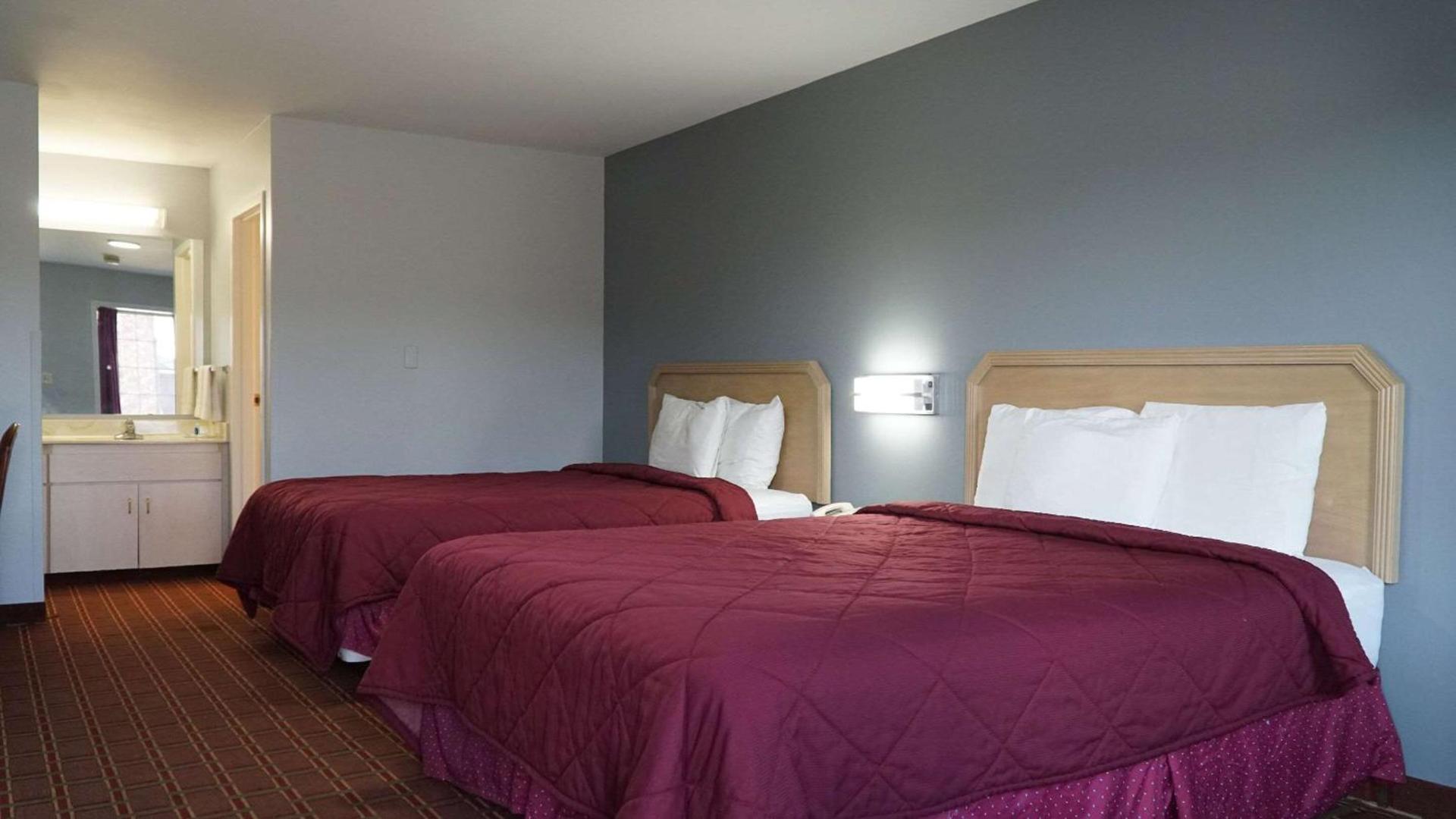 Rodeway Inn Beebe photo 27