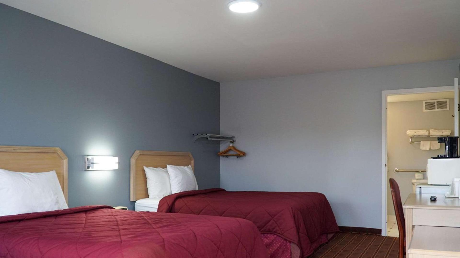 Rodeway Inn Beebe photo 34