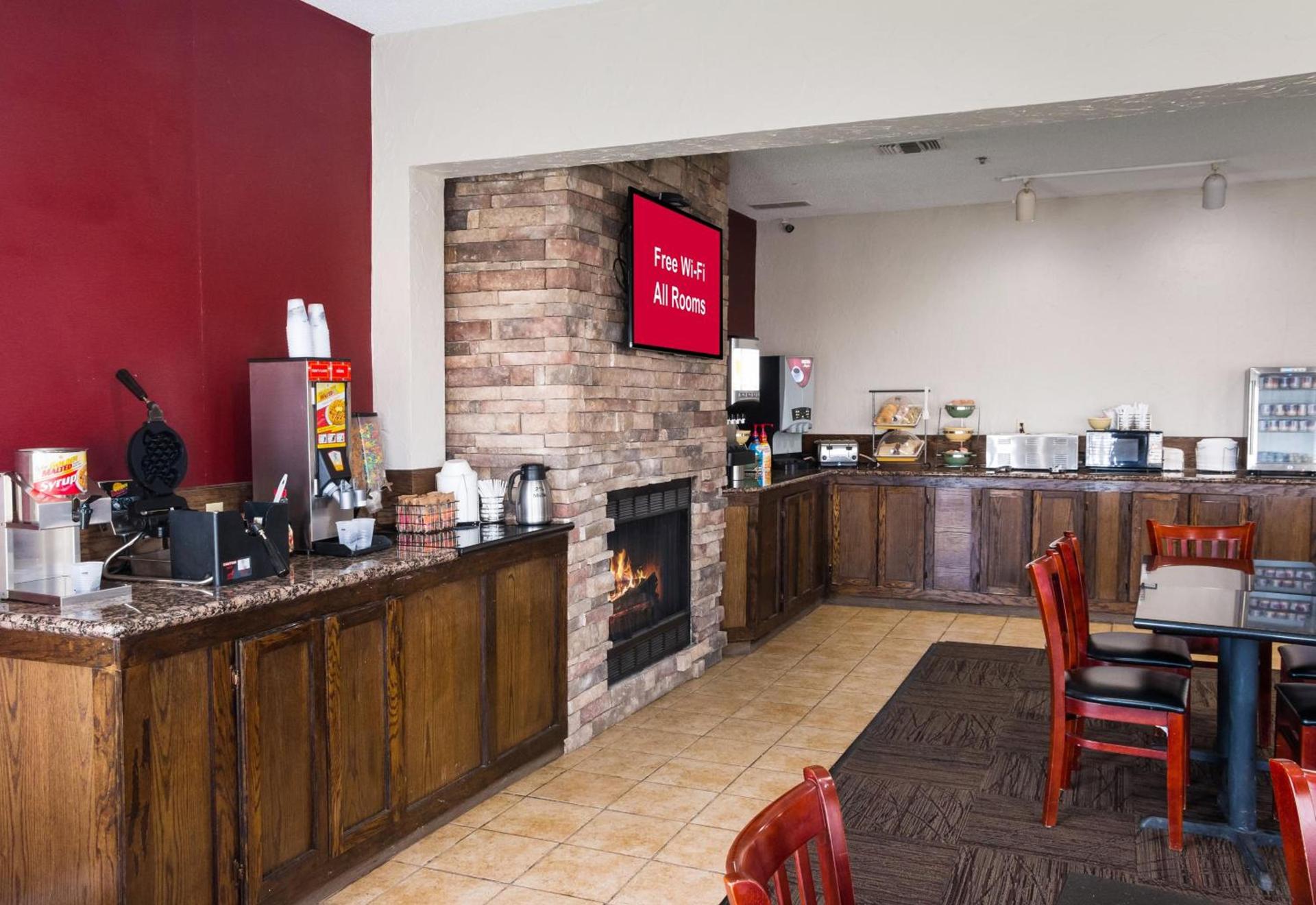 Red Roof Inn Dumas photo 12