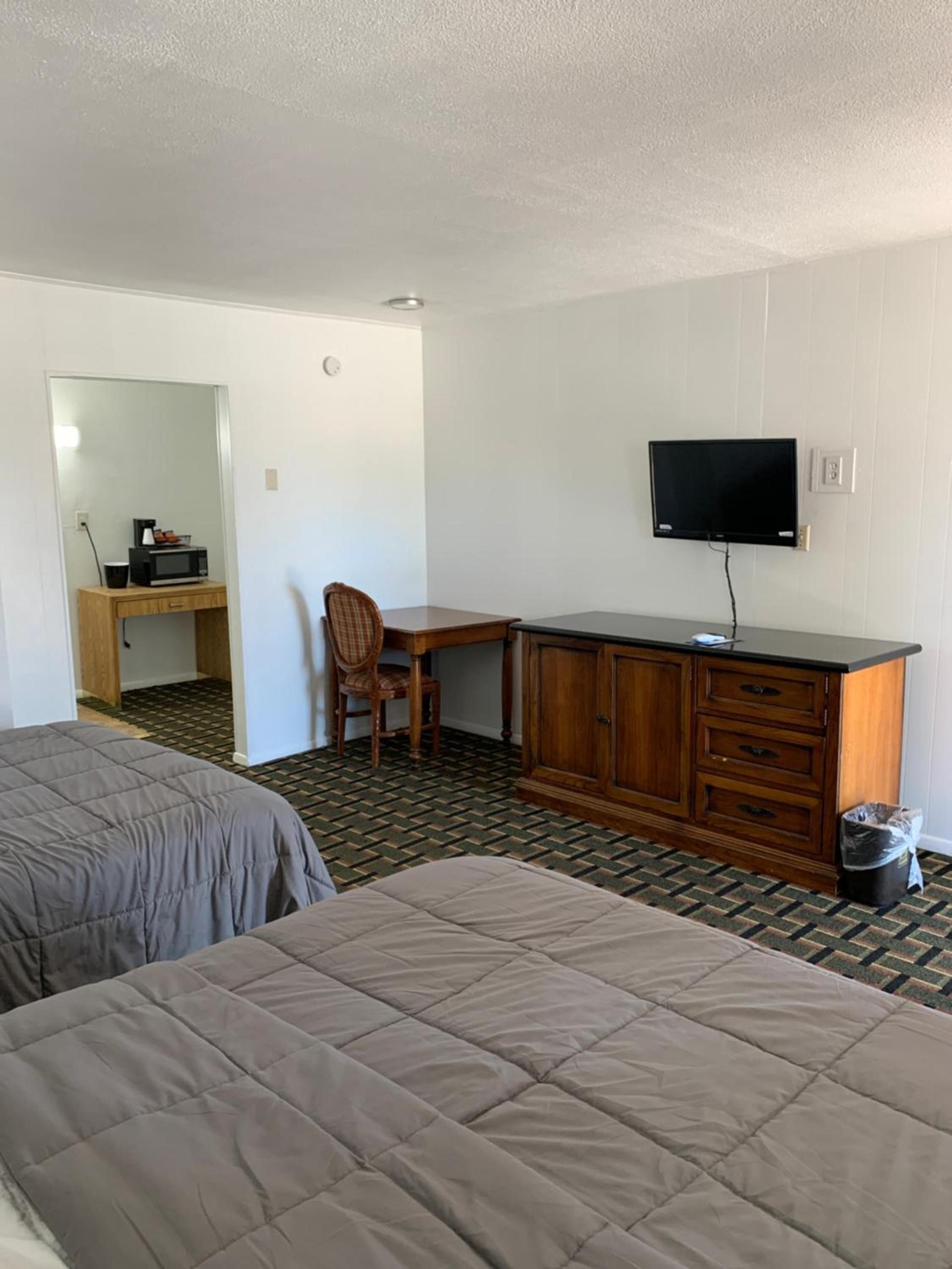 Raton’s Peak Inn photo 2
