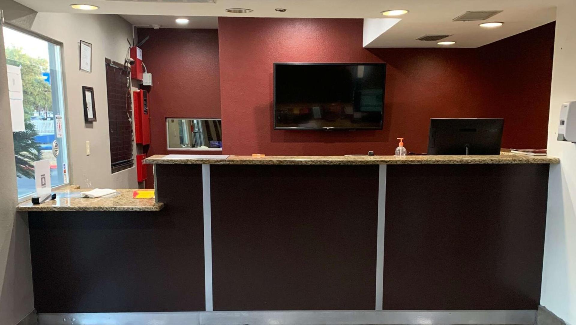Quality Inn & Suites Near Six Flags and Medical Center photo 13