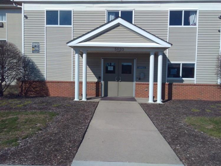 InTown Suites Extended Stay Indianapolis IN - Traders Point photo 1