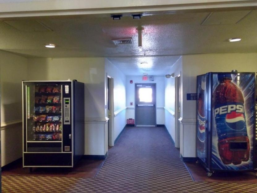 InTown Suites Extended Stay Indianapolis IN - Traders Point photo 4