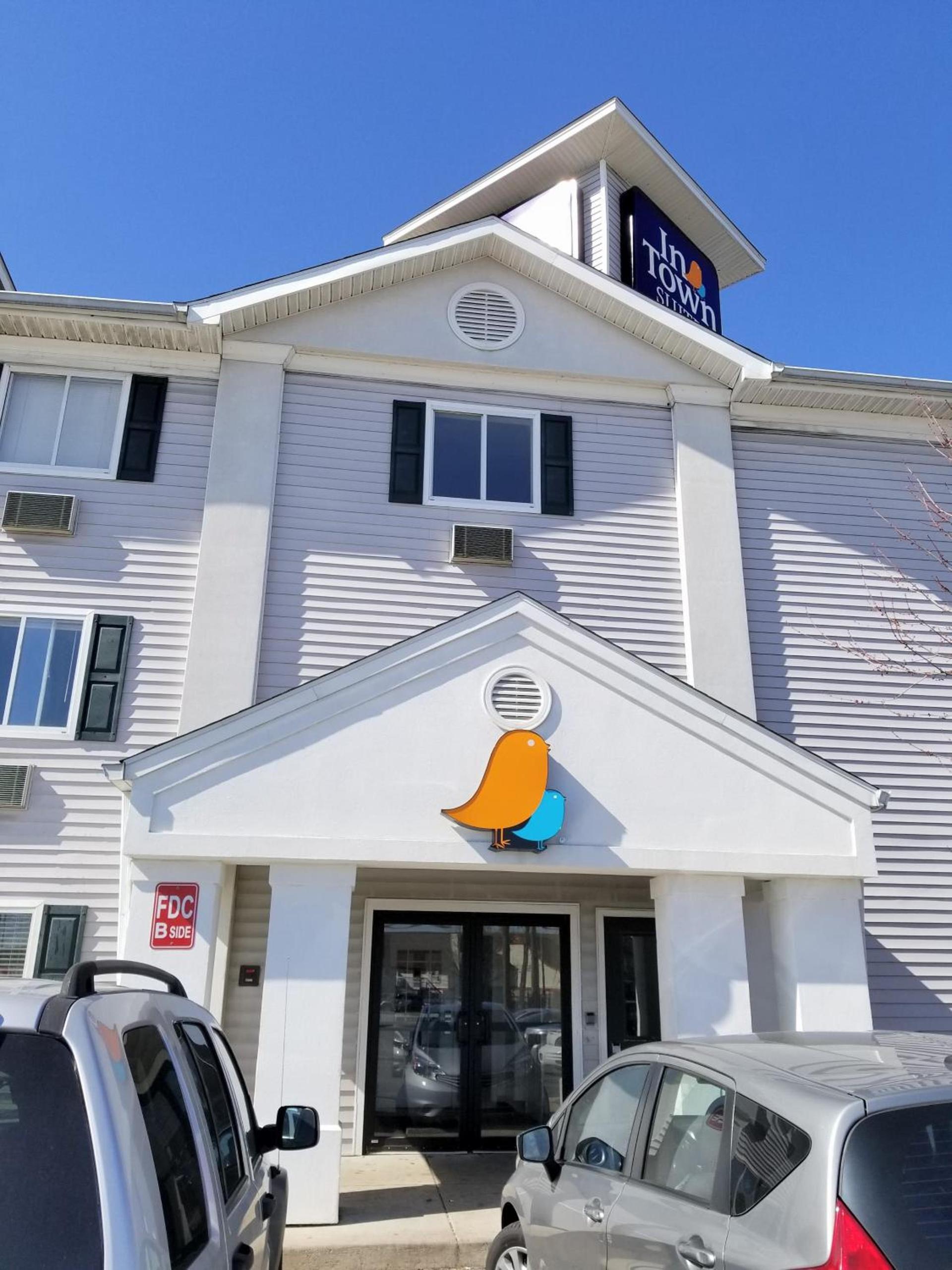 InTown Suites Extended Stay Indianapolis IN -College Park Michigan Road photo 2