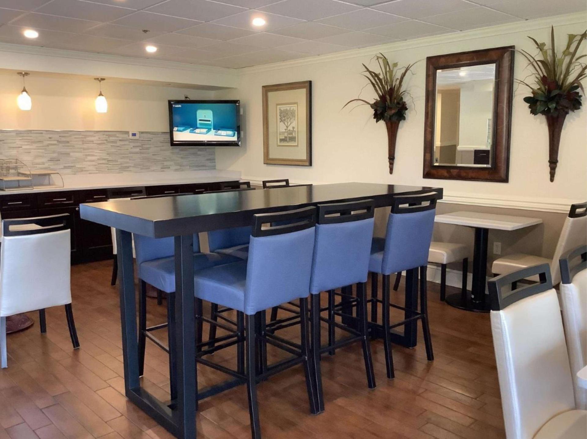 Best Western Plus Madison photo 9