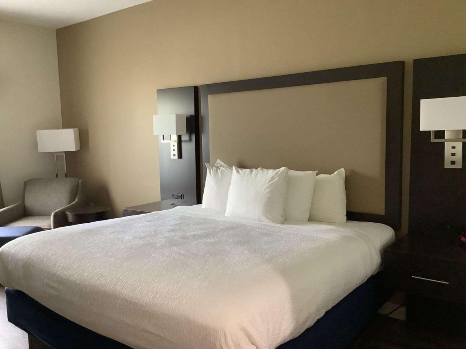 Best Western Plus Madison photo 7
