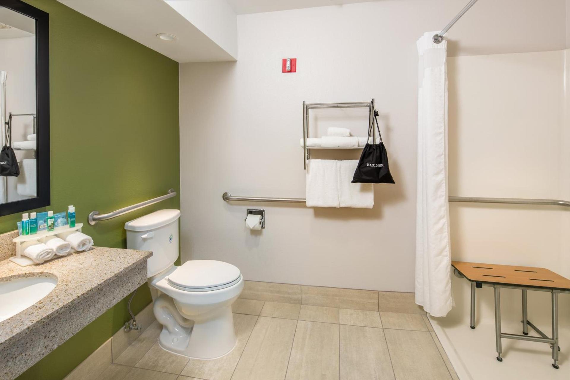 Holiday Inn Express Cedar Rapids - Collins Road by IHG photo 26