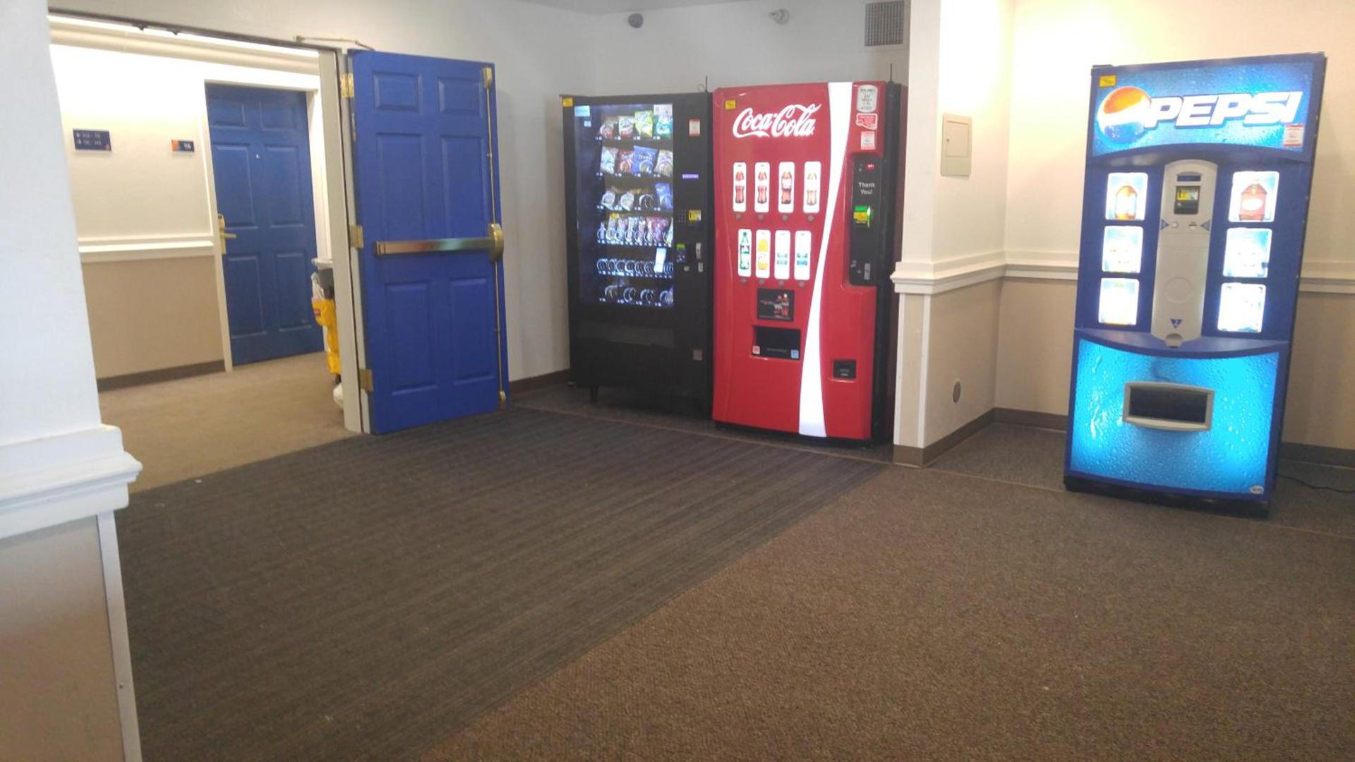 InTown Suites Extended Stay Minneapolis MN - Coon Rapids photo 3