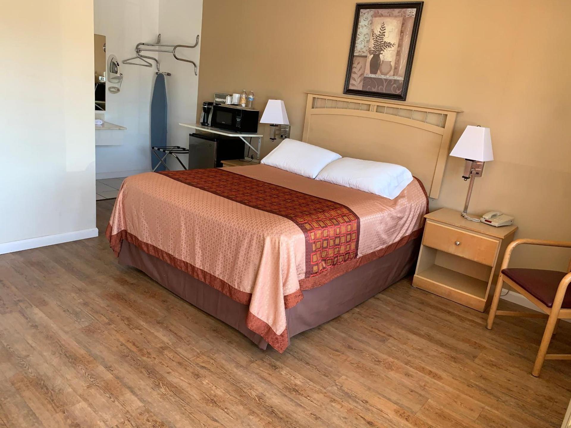 Redwood Inn photo 14