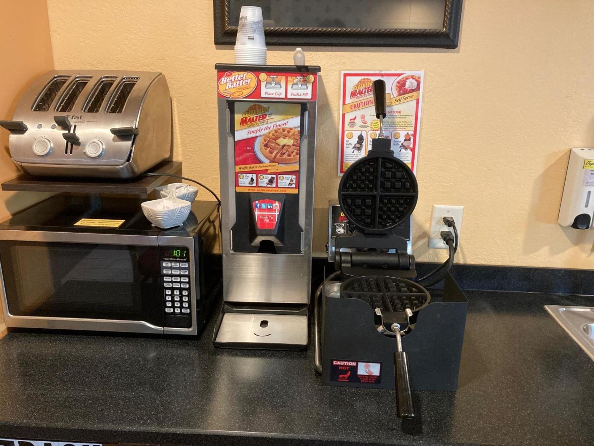 Super 8 by Wyndham Chisago City photo 41