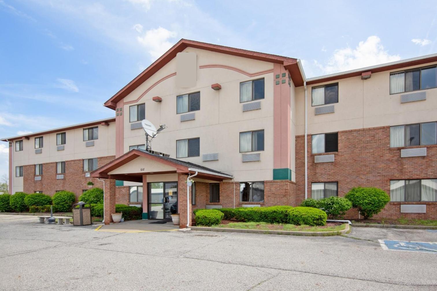 OYO Hotel Portage I-94 photo 50