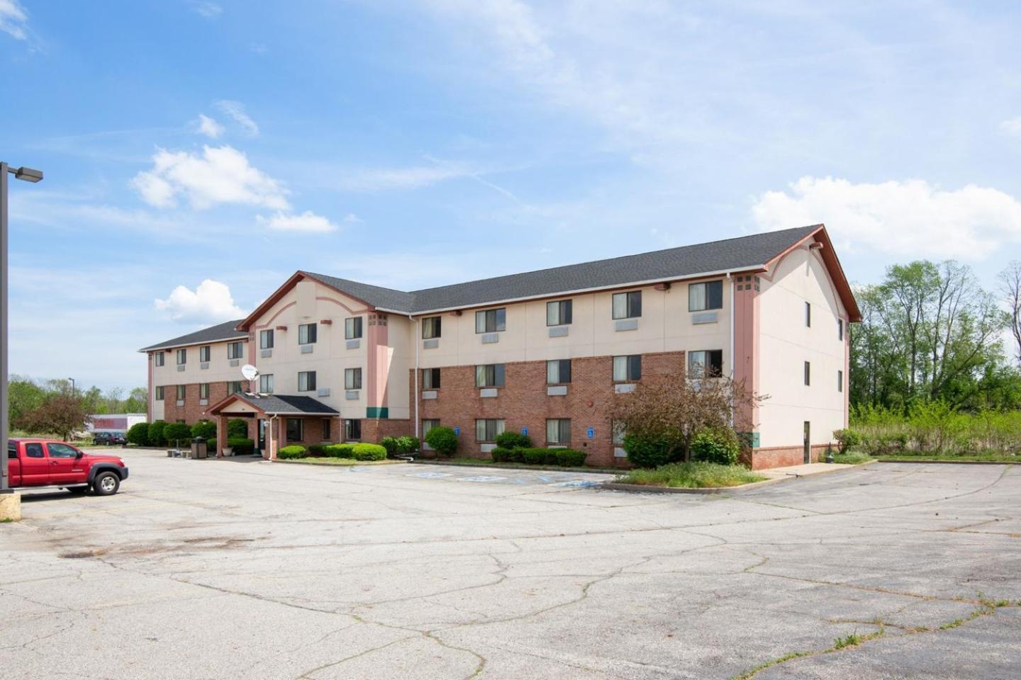 OYO Hotel Portage I-94 photo 49