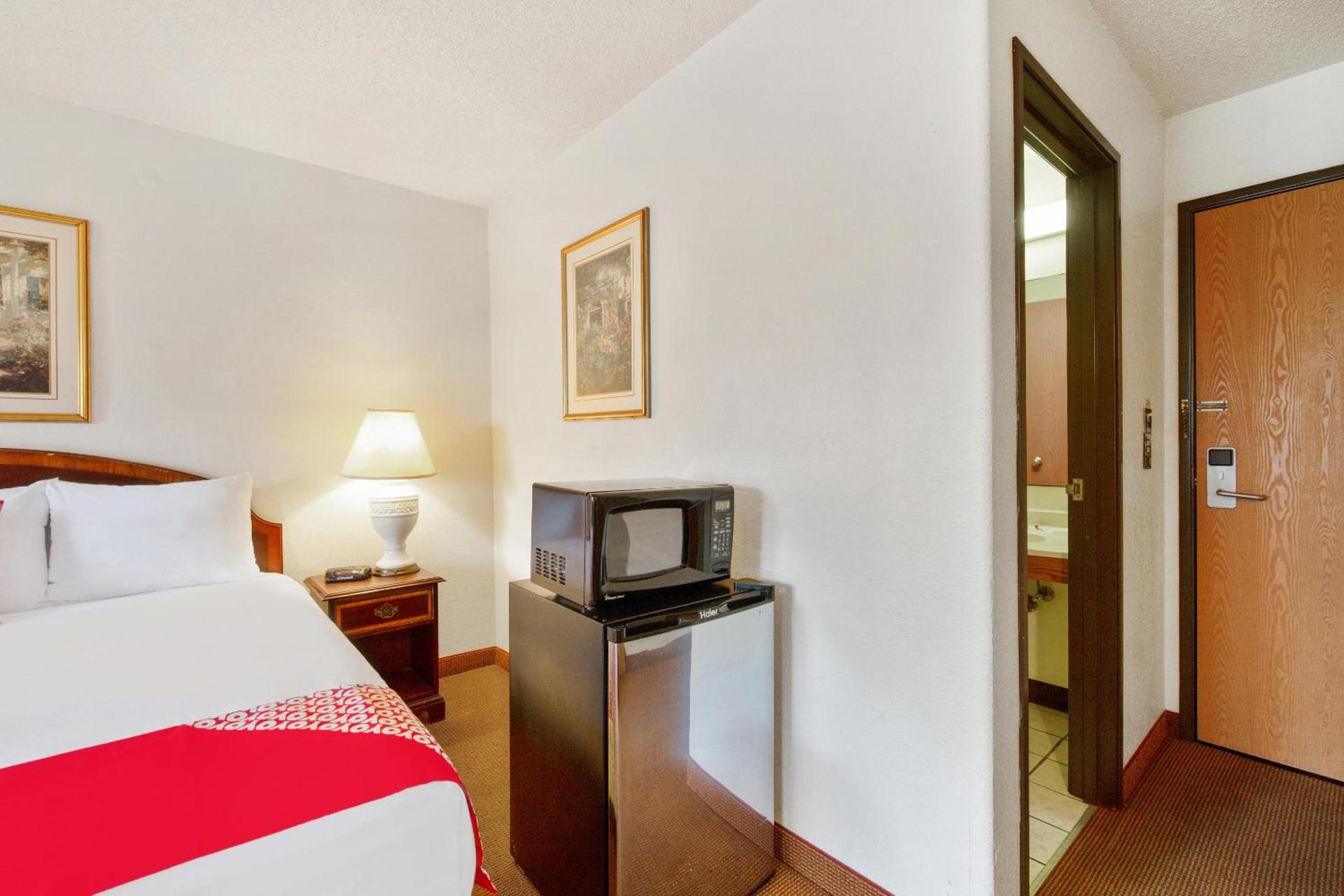 OYO Hotel Portage I-94 photo 24
