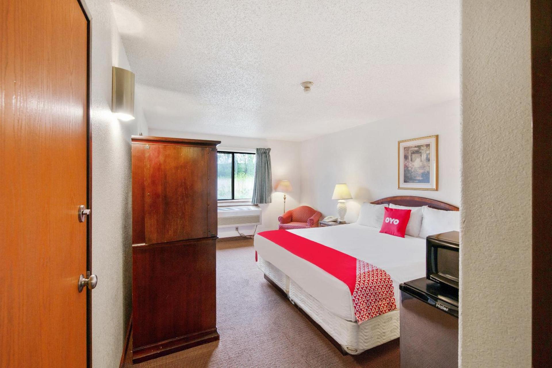 OYO Hotel Portage I-94 photo 31