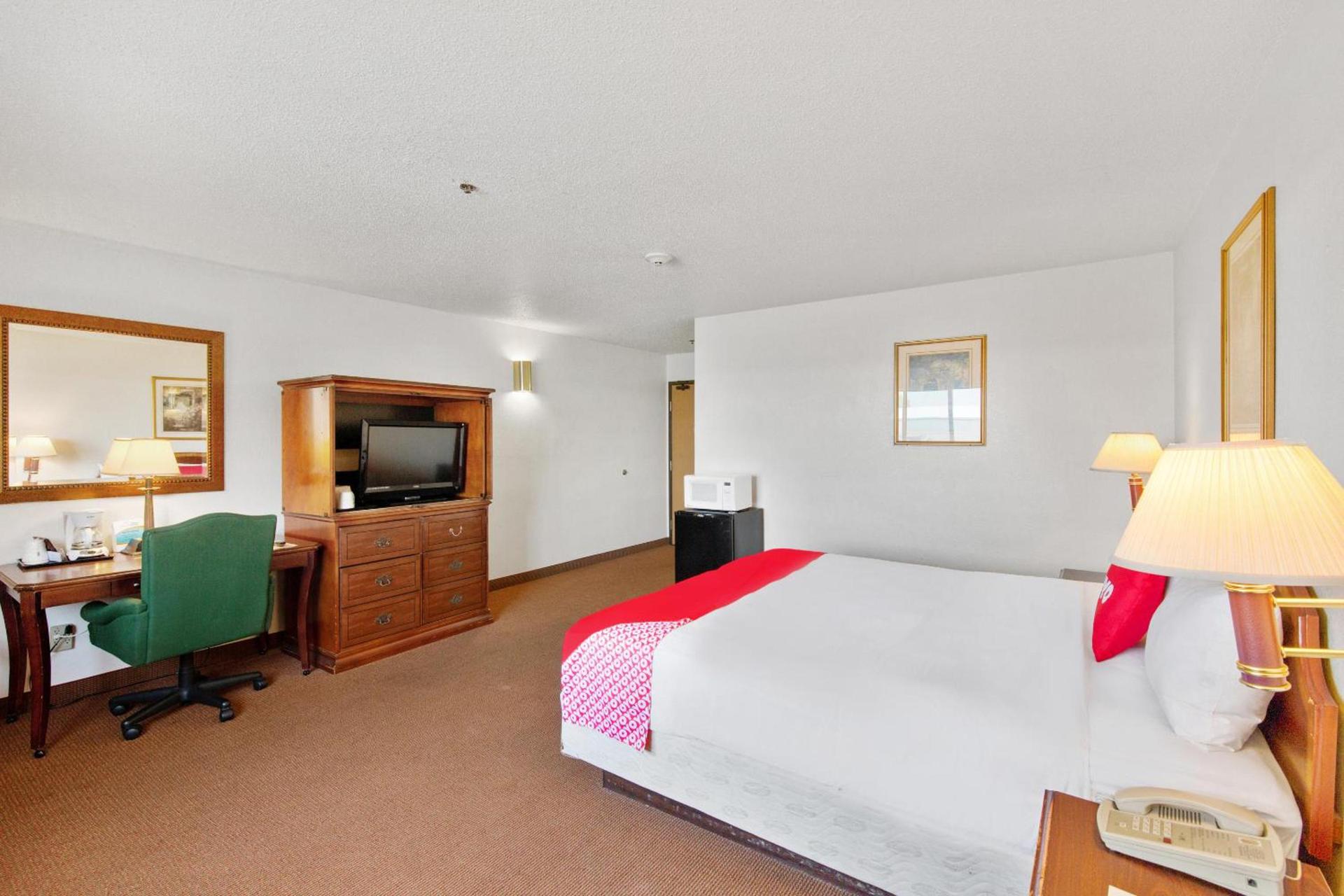 OYO Hotel Portage I-94 photo 39