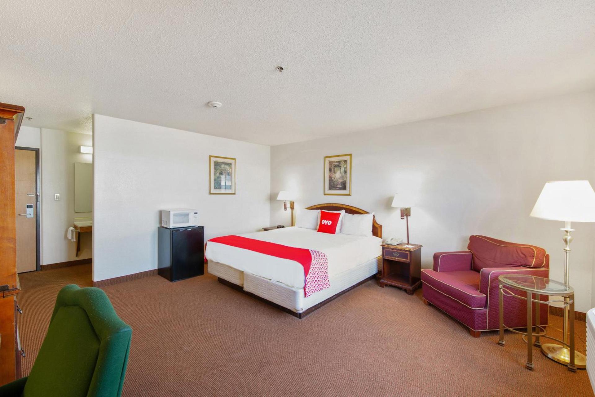 OYO Hotel Portage I-94 photo 17