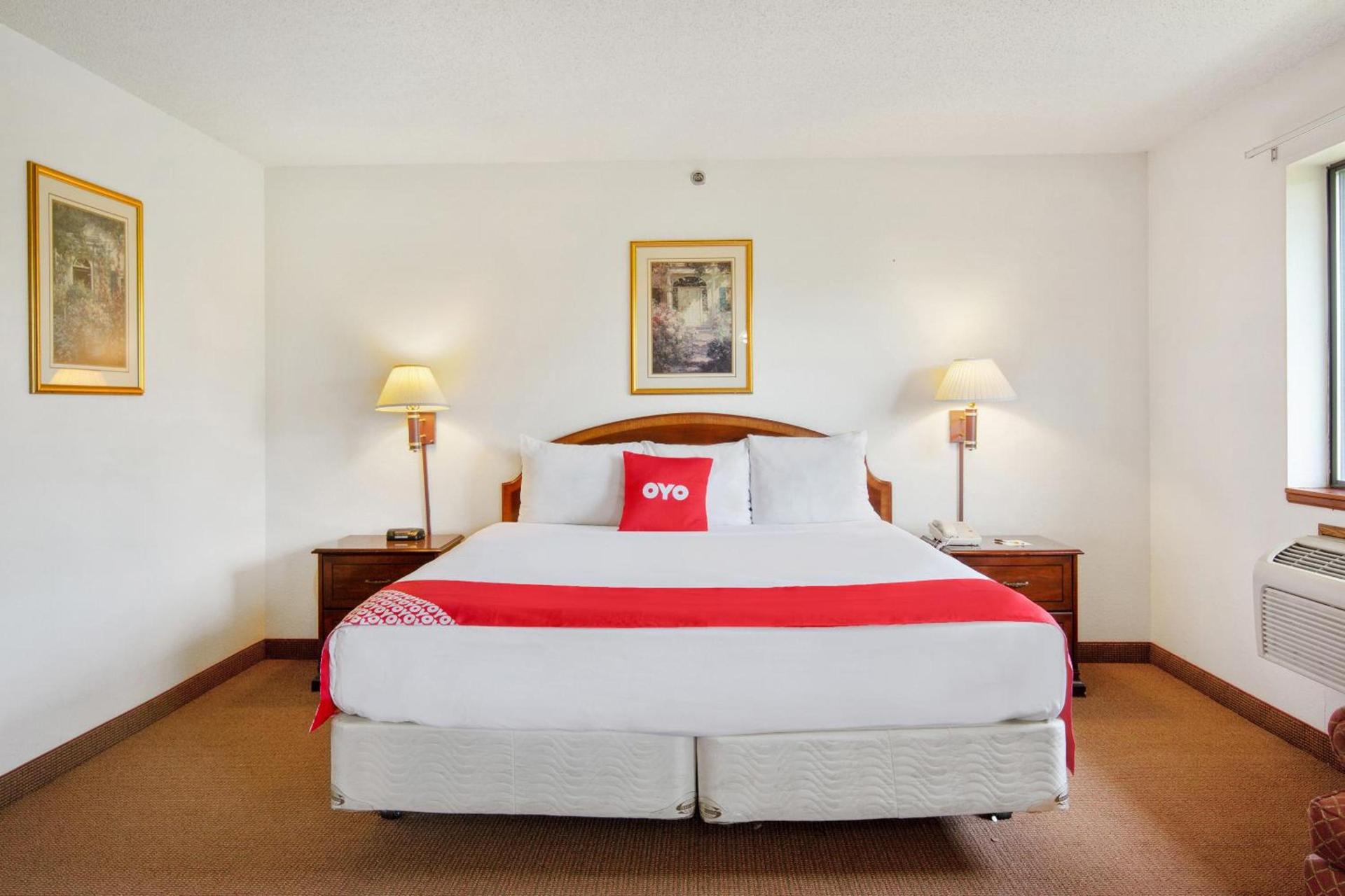 OYO Hotel Portage I-94 photo 12
