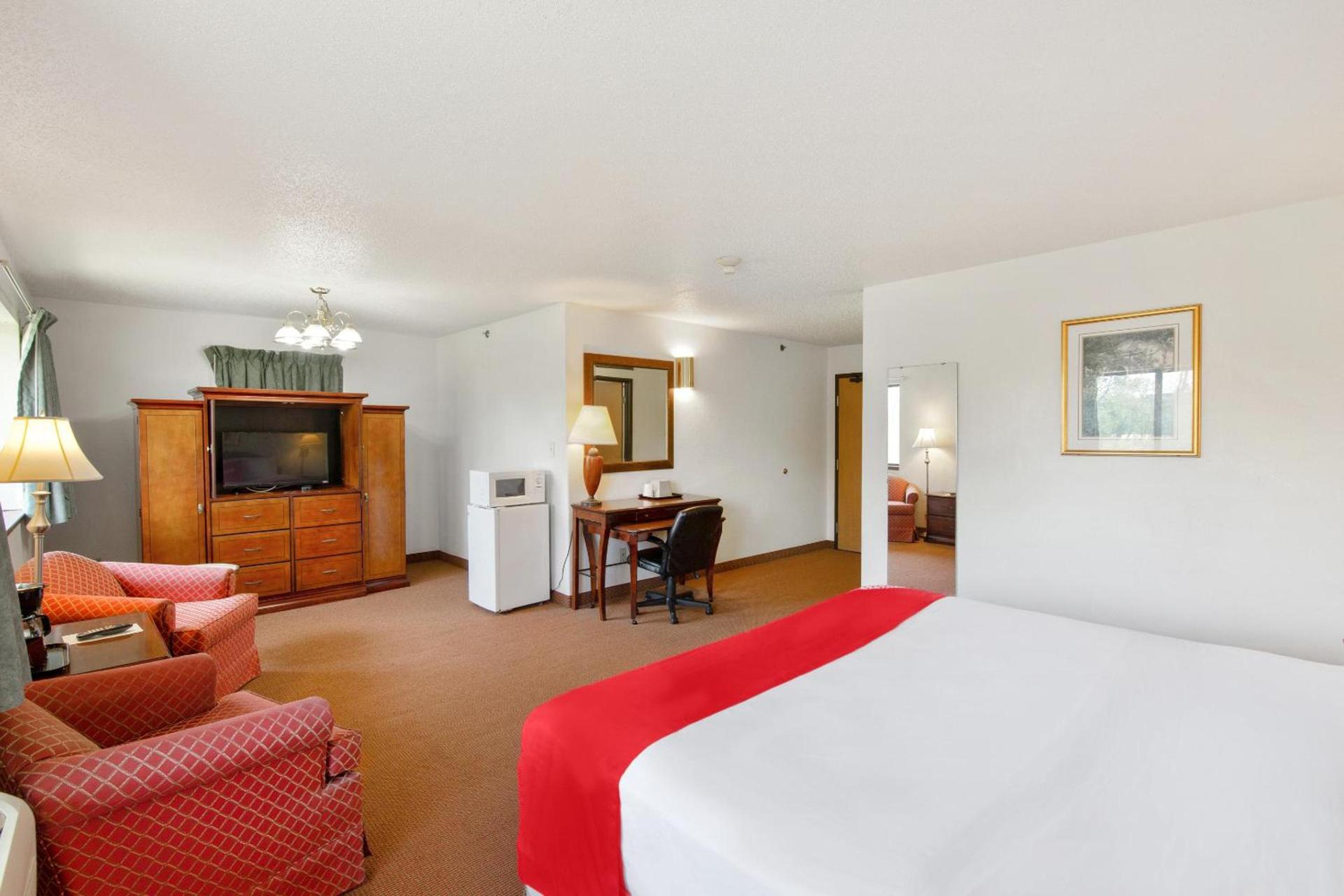 OYO Hotel Portage I-94 photo 33