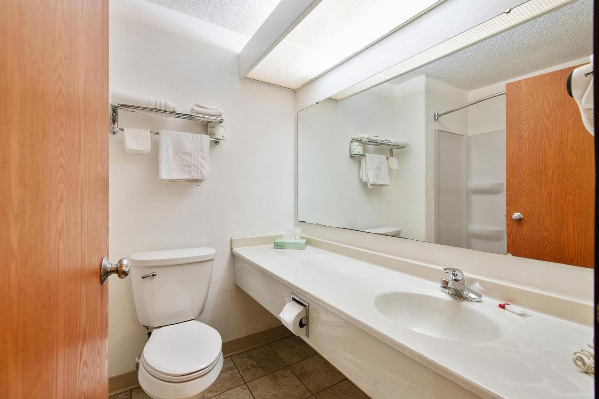 OYO Hotel Portage I-94 photo 37