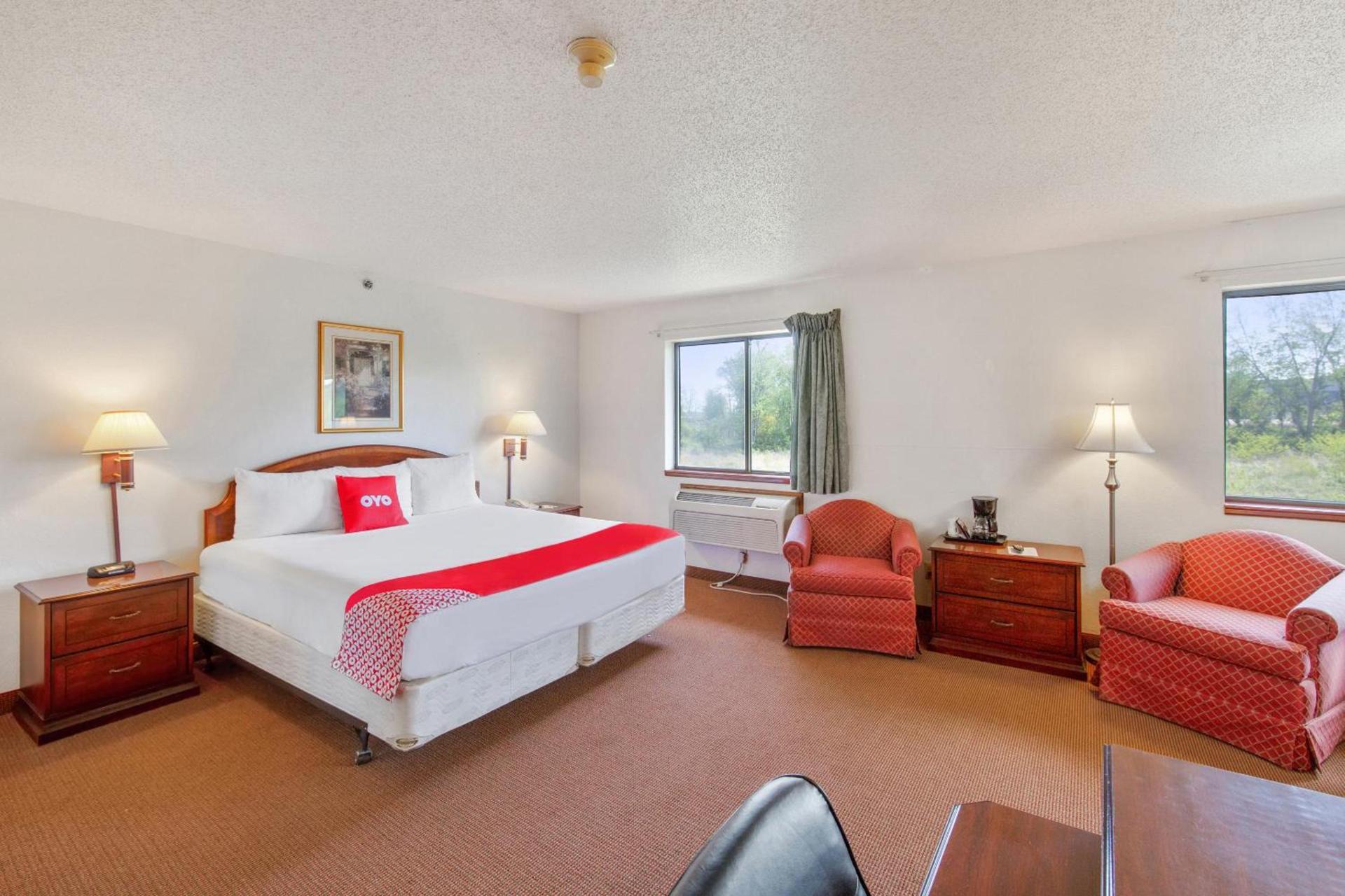 OYO Hotel Portage I-94 photo 4