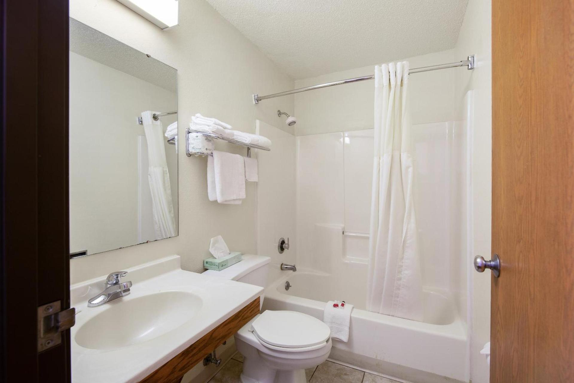 OYO Hotel Portage I-94 photo 40