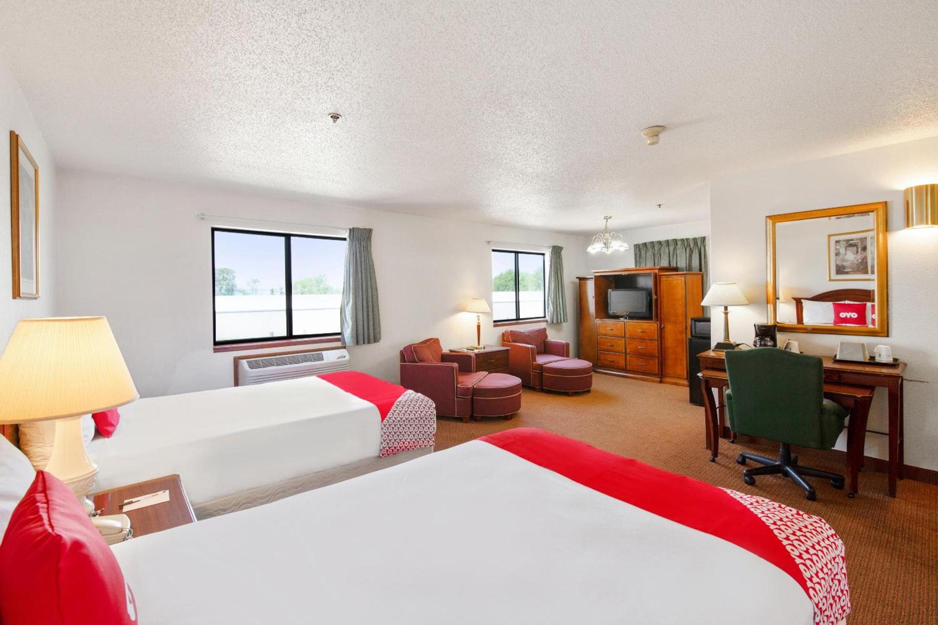 OYO Hotel Portage I-94 photo 16