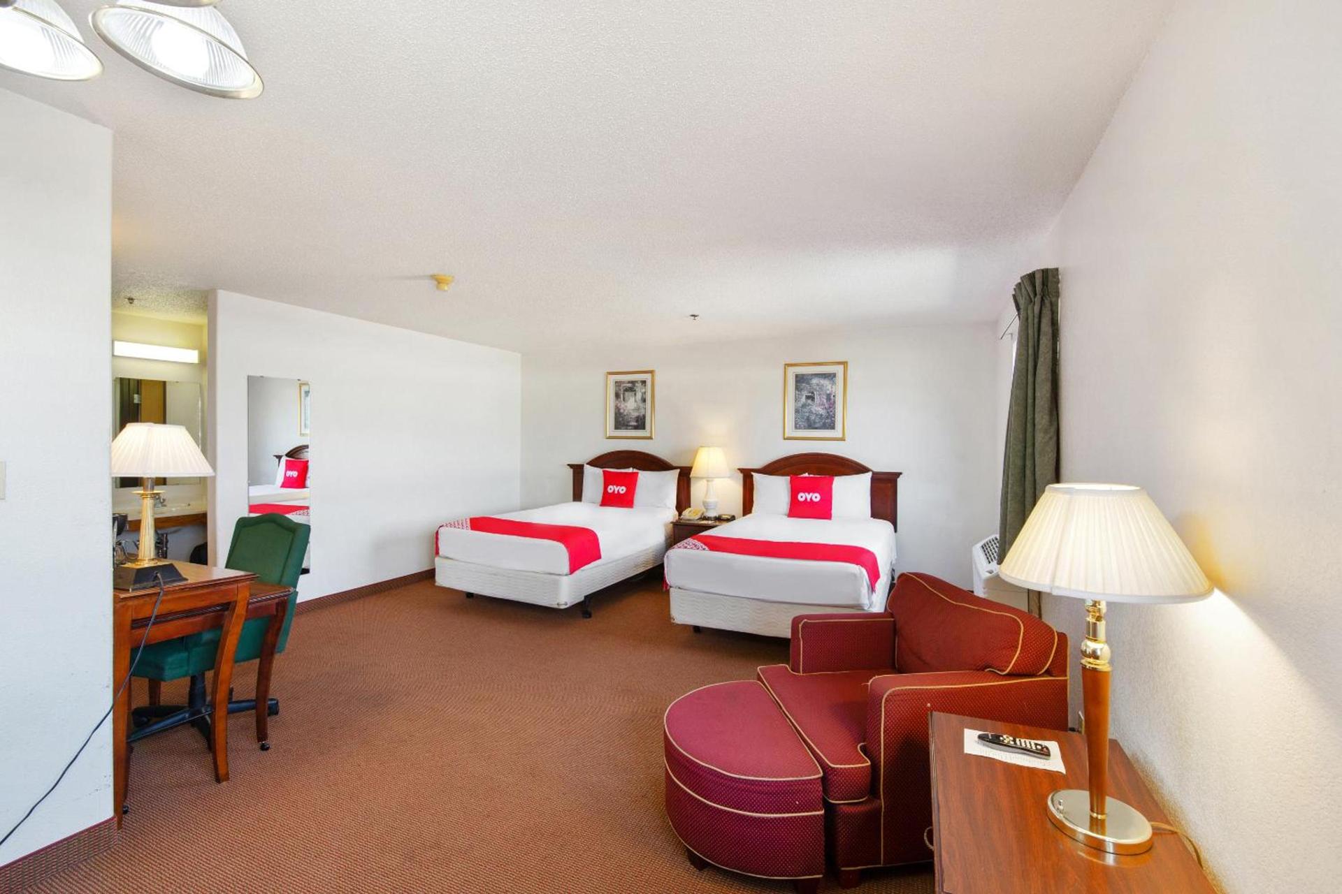 OYO Hotel Portage I-94 photo 9