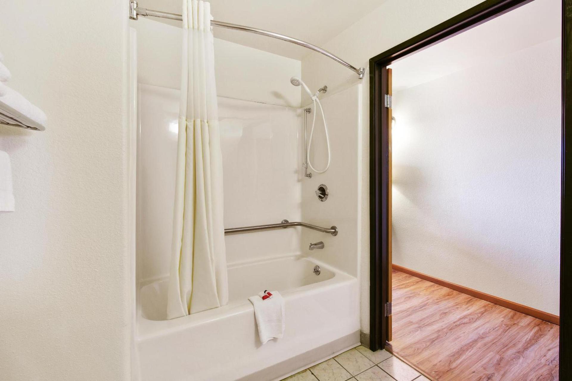 OYO Hotel Portage I-94 photo 30