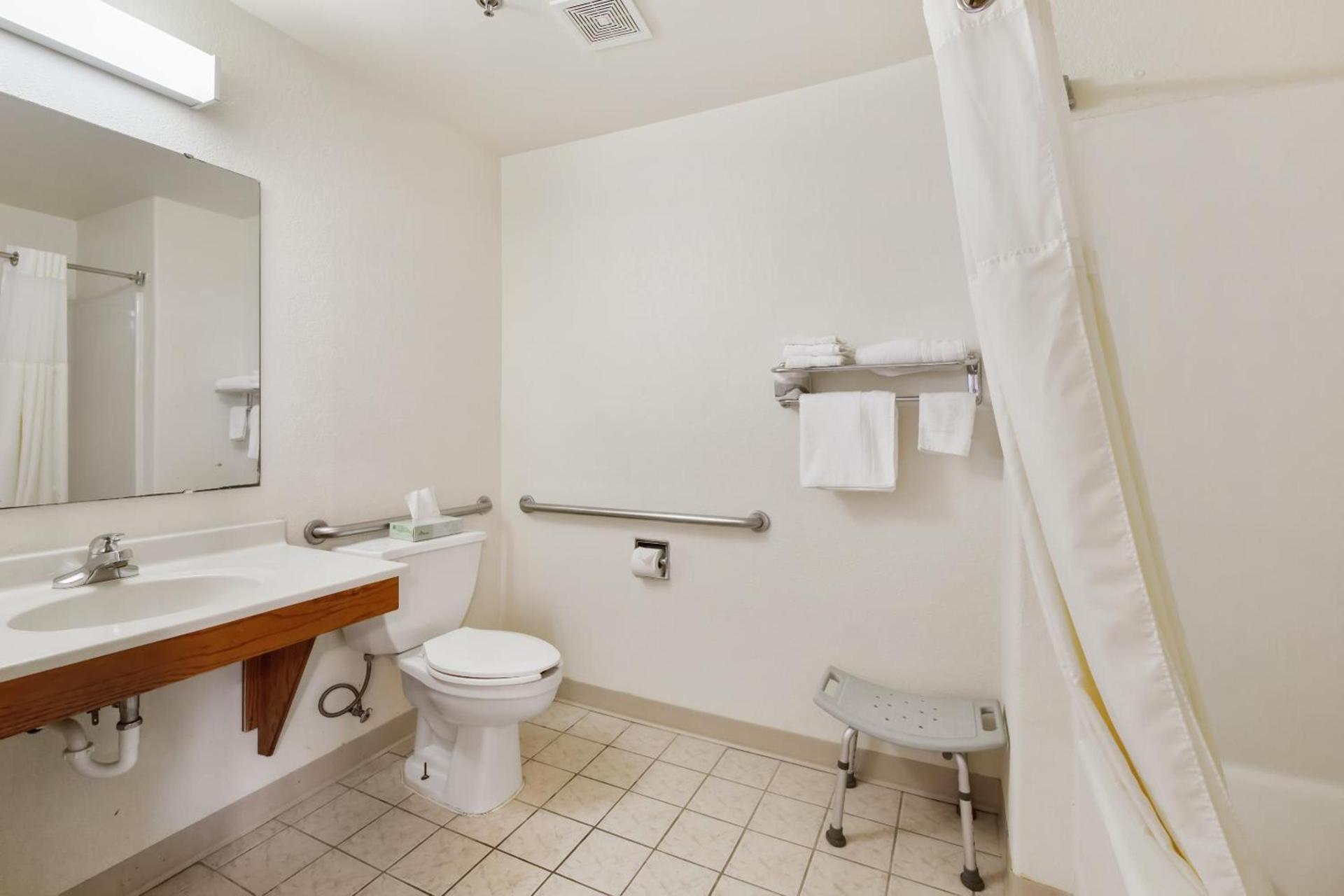 OYO Hotel Portage I-94 photo 42