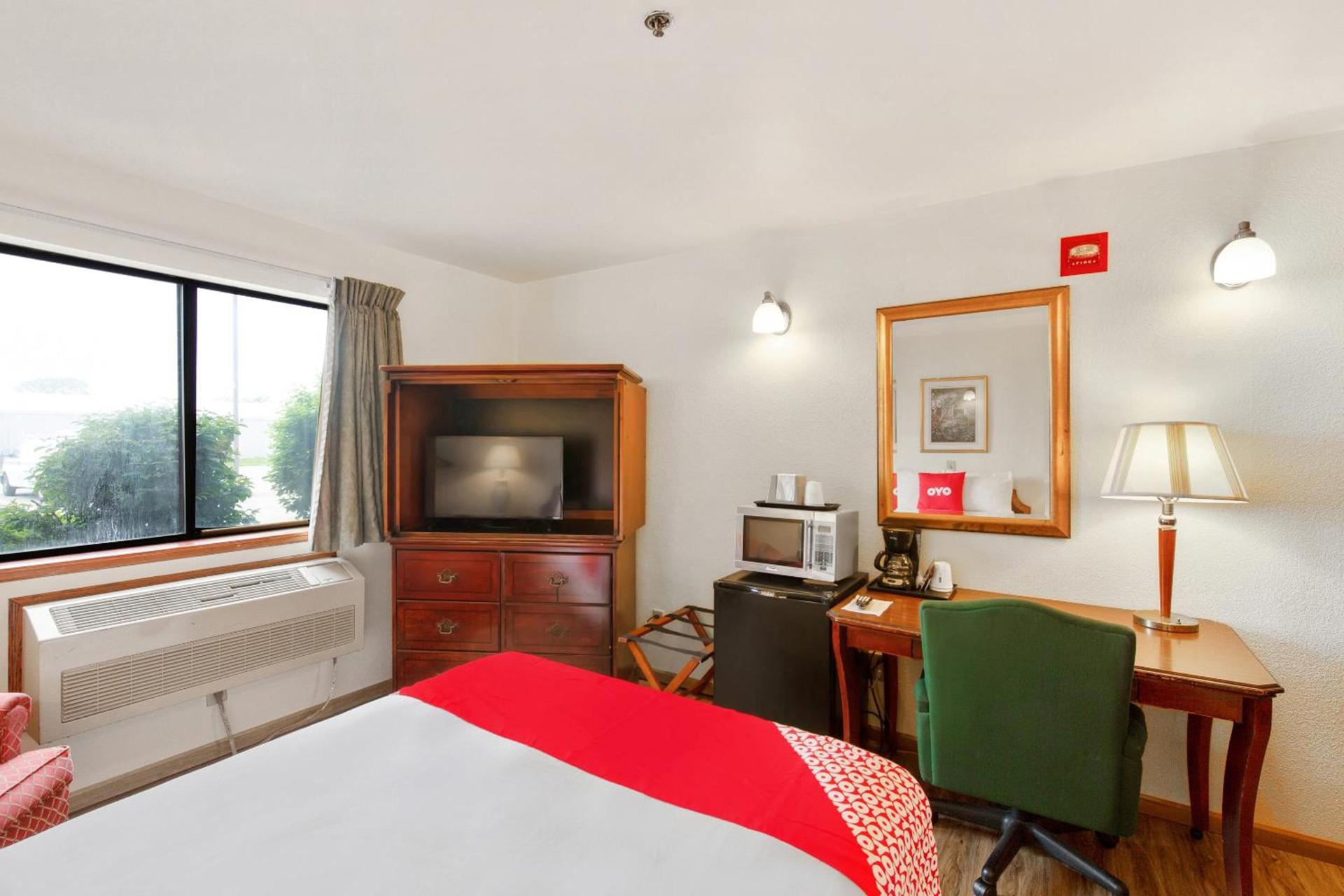 OYO Hotel Portage I-94 photo 34