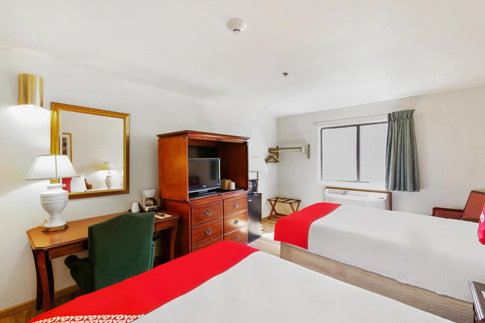 OYO Hotel Portage I-94 photo 27