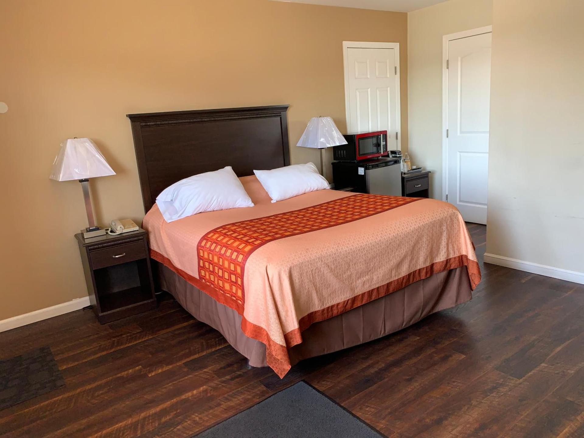 Redwood Inn photo 16