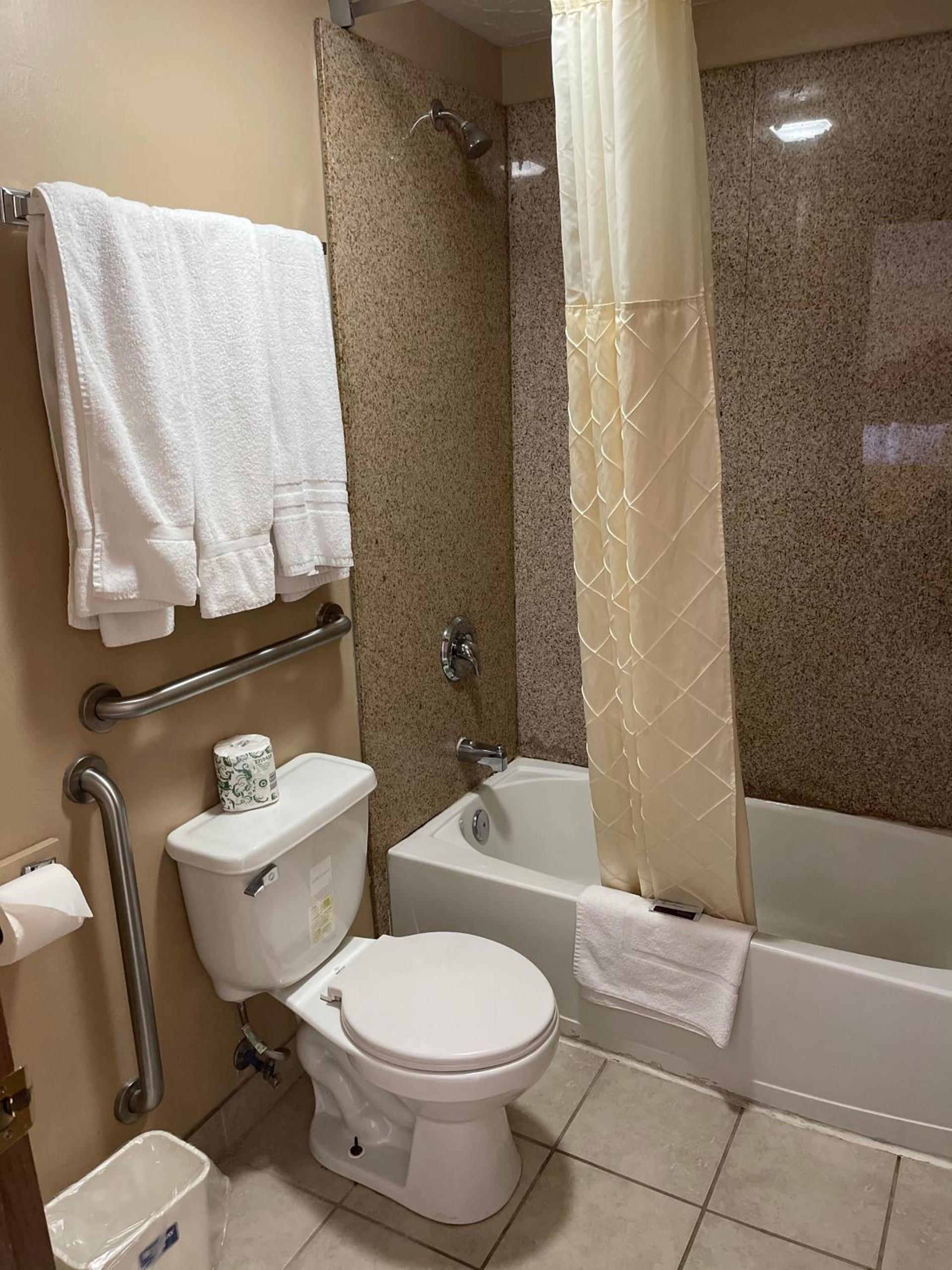 Riverton Inn & Suites Riverton photo 3