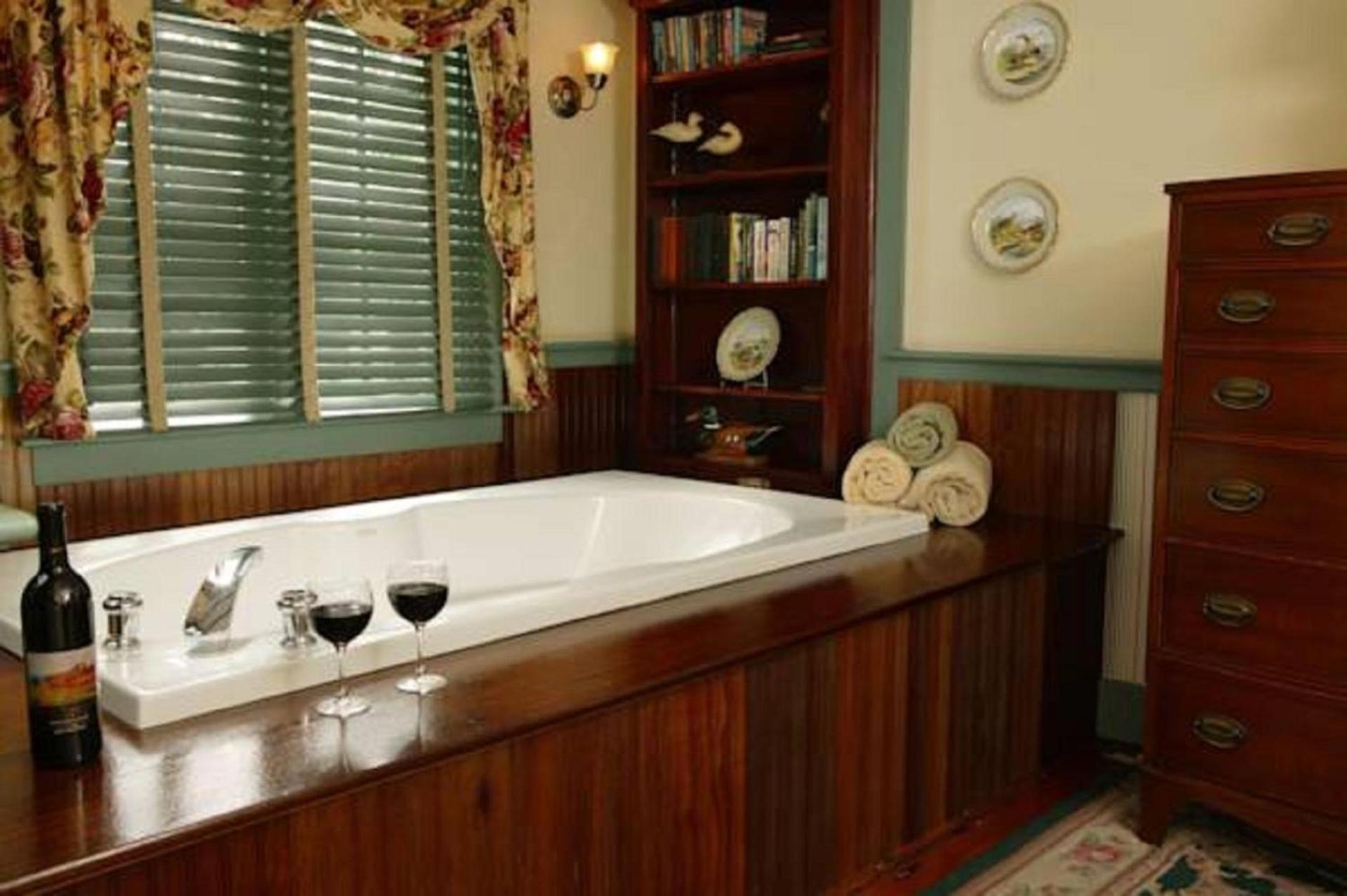 Captain's House Inn photo 62