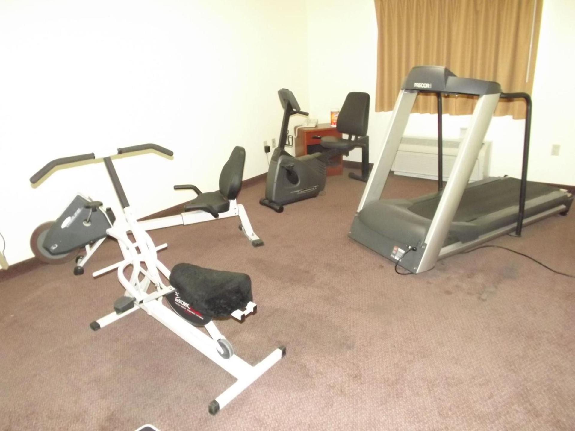 Super 8 by Wyndham Iola KS photo 21