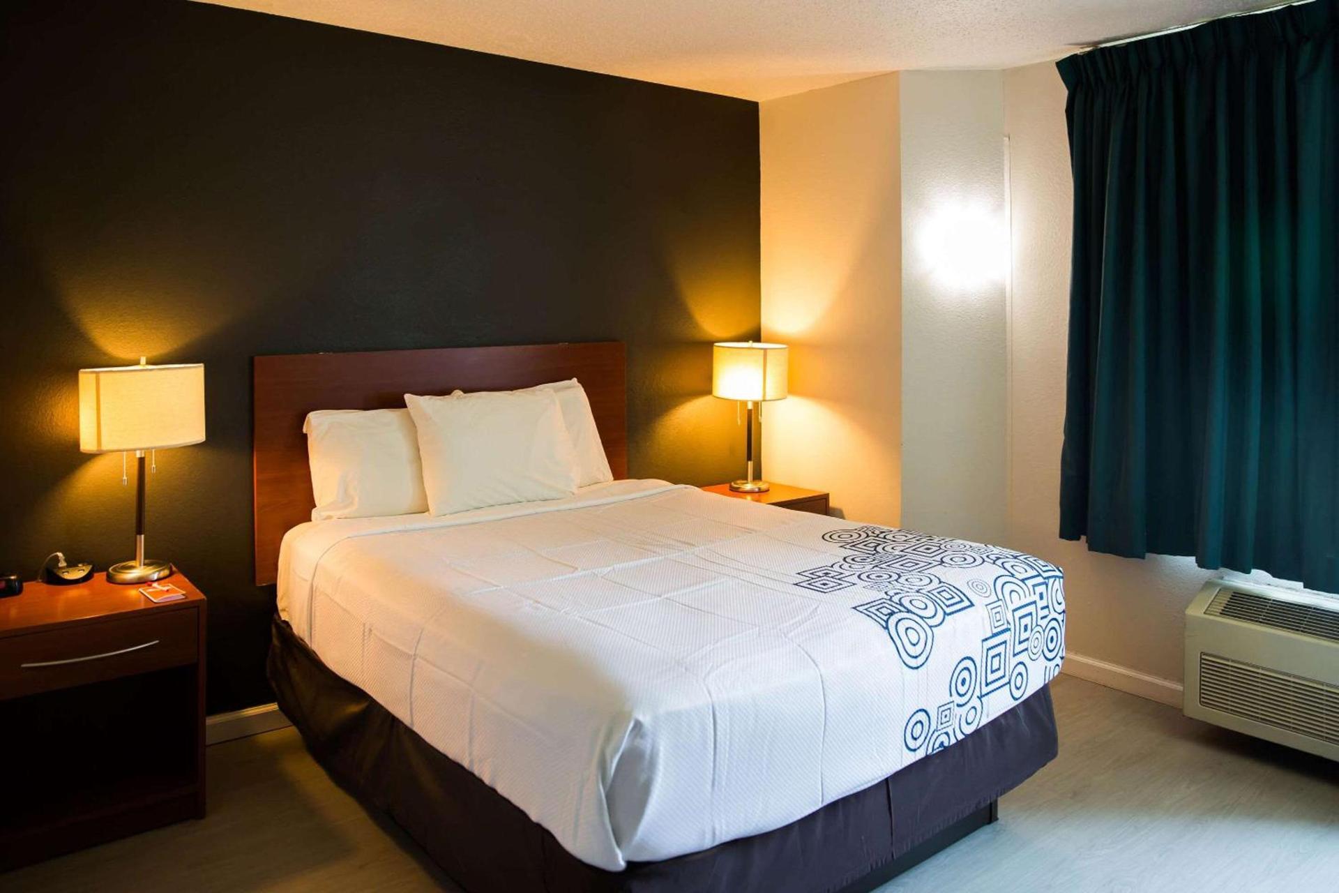 Econo Lodge Harrisburg - Hershey North photo 11