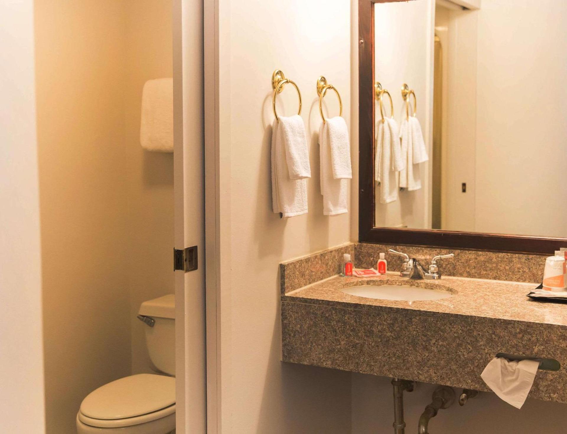Econo Lodge Harrisburg - Hershey North photo 14