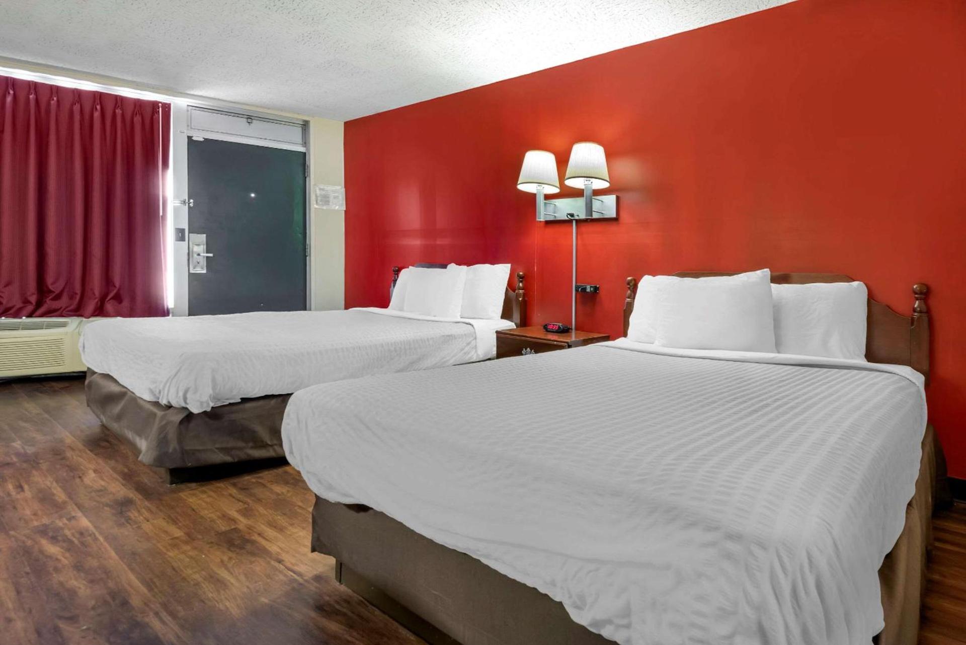 Econo Lodge Cortland Downtown photo 13