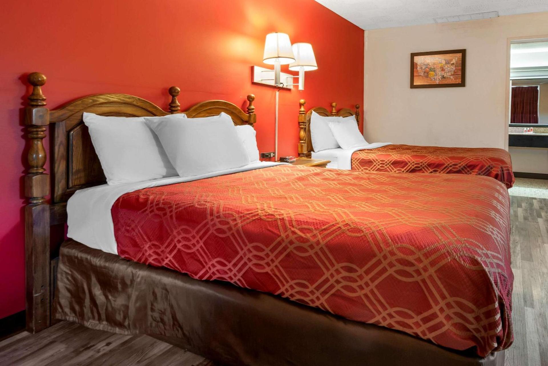 Econo Lodge Cortland Downtown photo 16