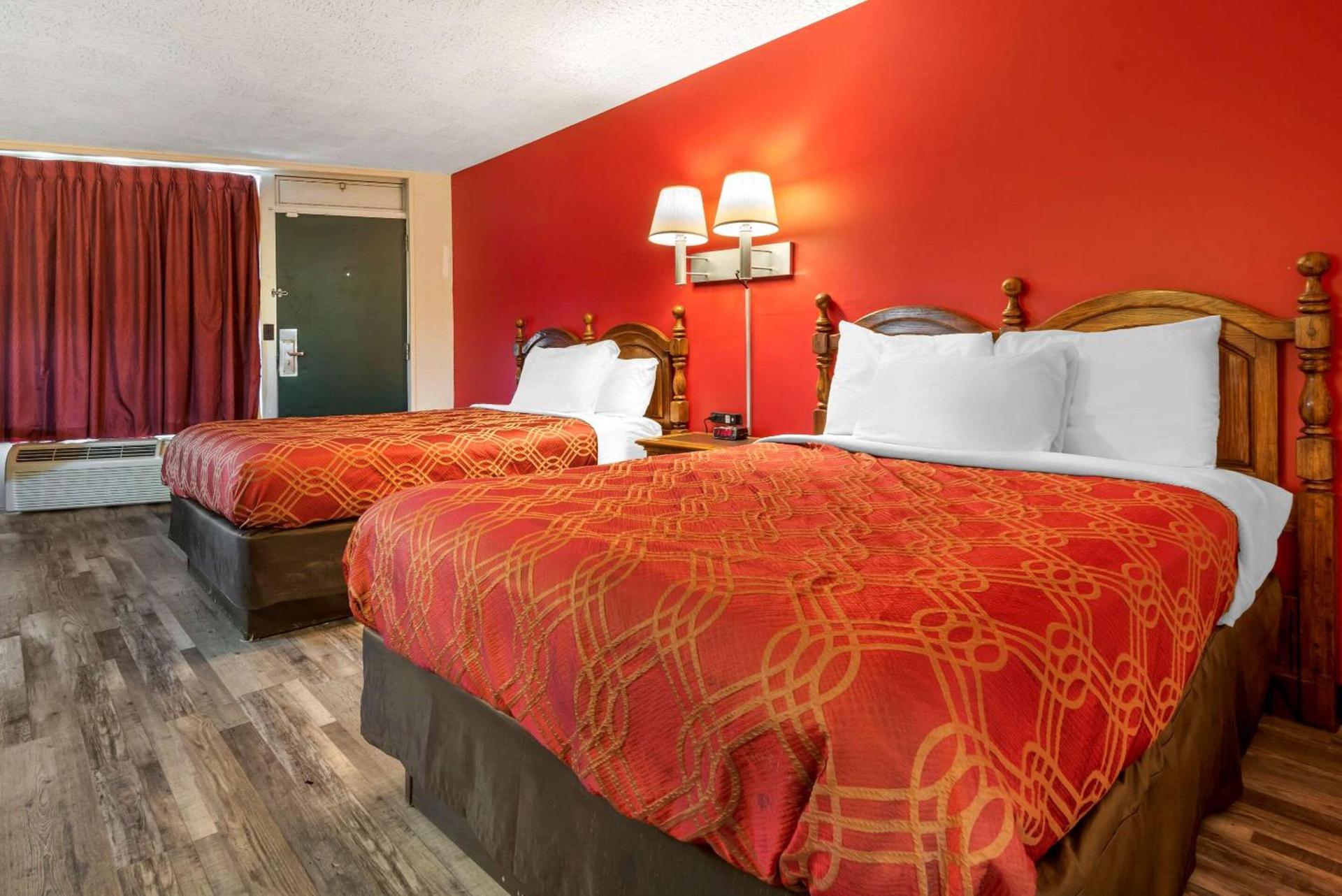 Econo Lodge Cortland Downtown photo 18
