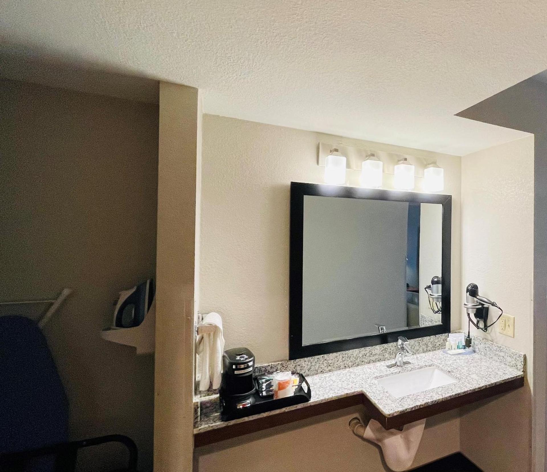 Quality Inn Madison West Near University Area photo 35